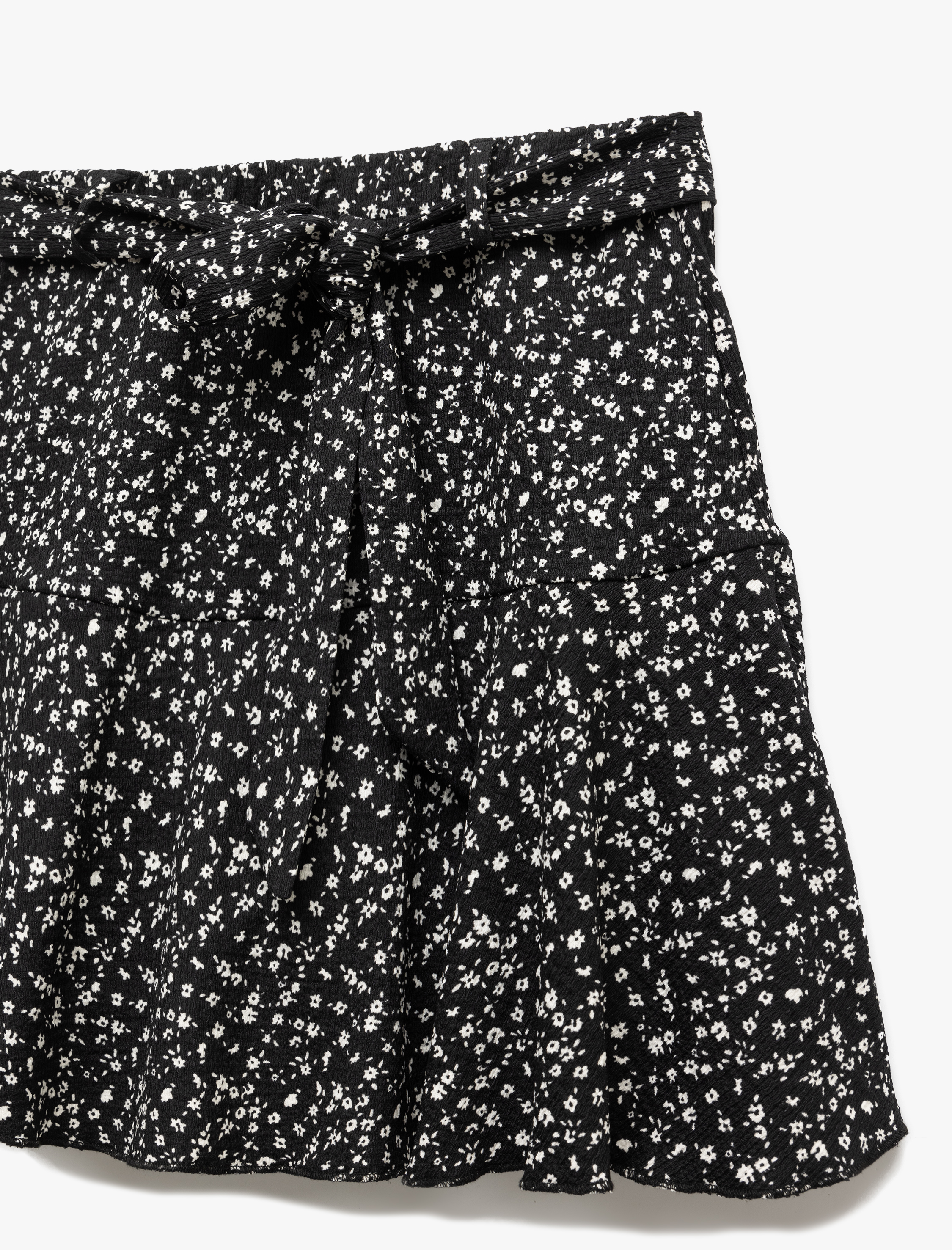   Beli Bağcıklı Çiçekli Rahat Kalıp Bürümcük Mini Şort Etek