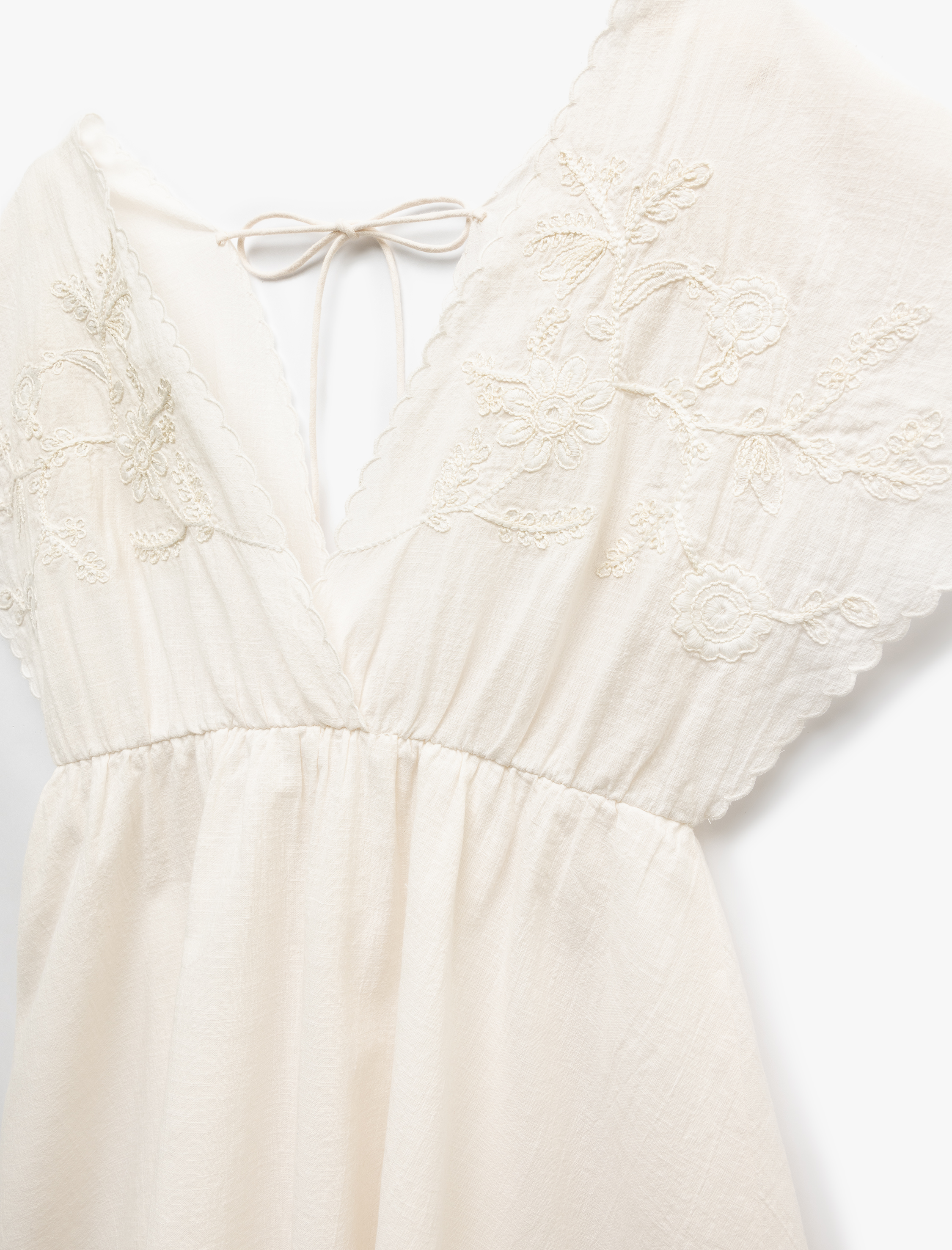   Pamuklu Astarlı Floral Nakış Detaylı Brodeli Yarasa Kol V Yaka Mini Elbise