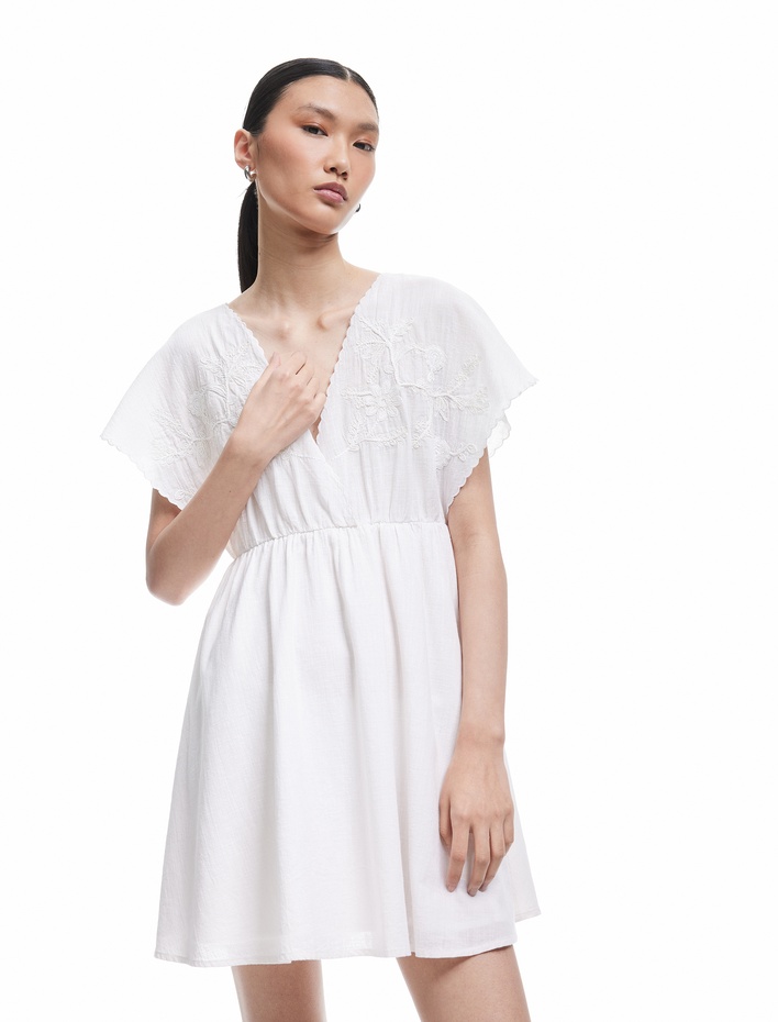  Pamuklu Astarlı Floral Nakış Detaylı Brodeli Yarasa Kol V Yaka Mini Elbise