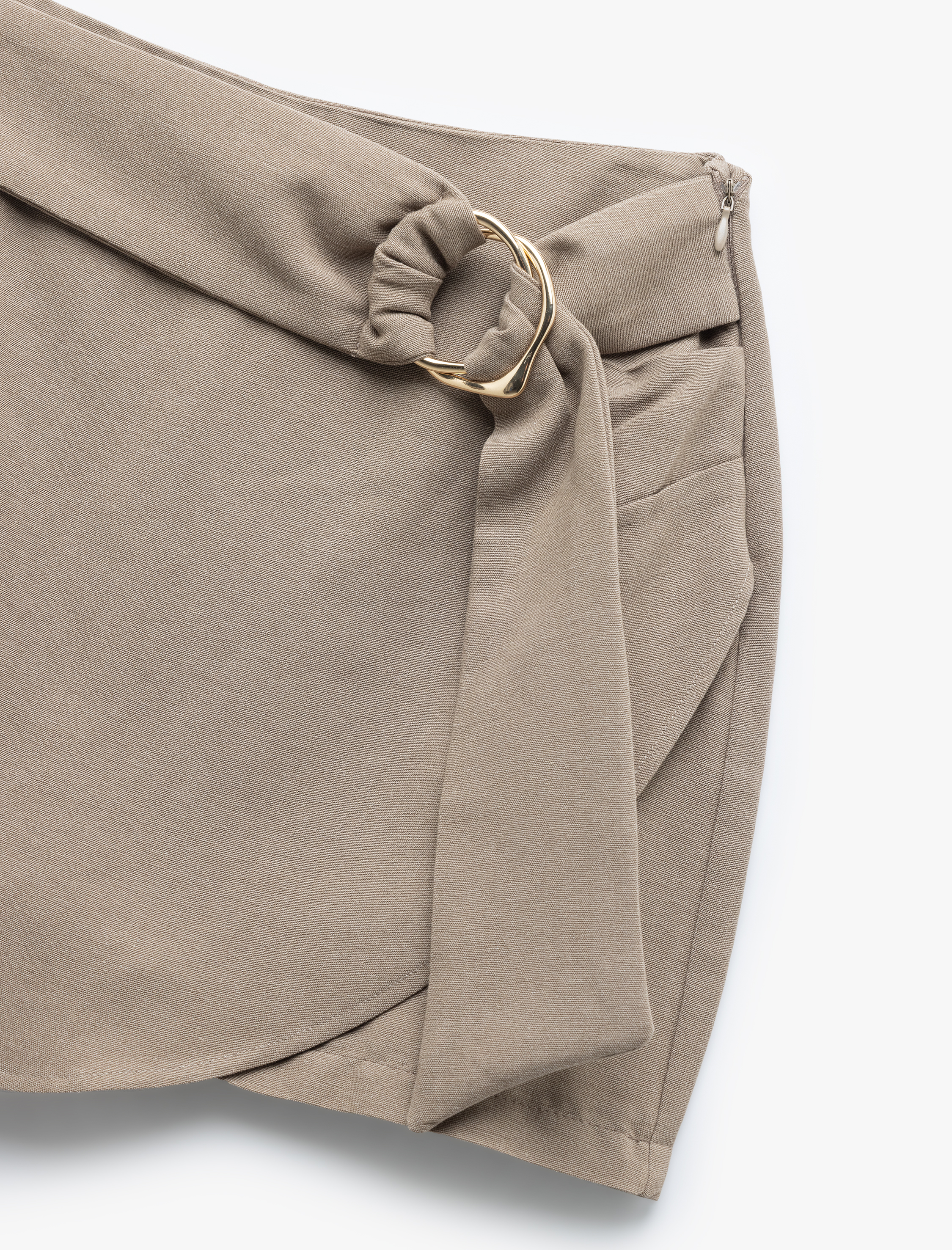   Viskon Keten Karışımlı Metal Aksesuarlı Kemerli Kruvaze Şort Etek