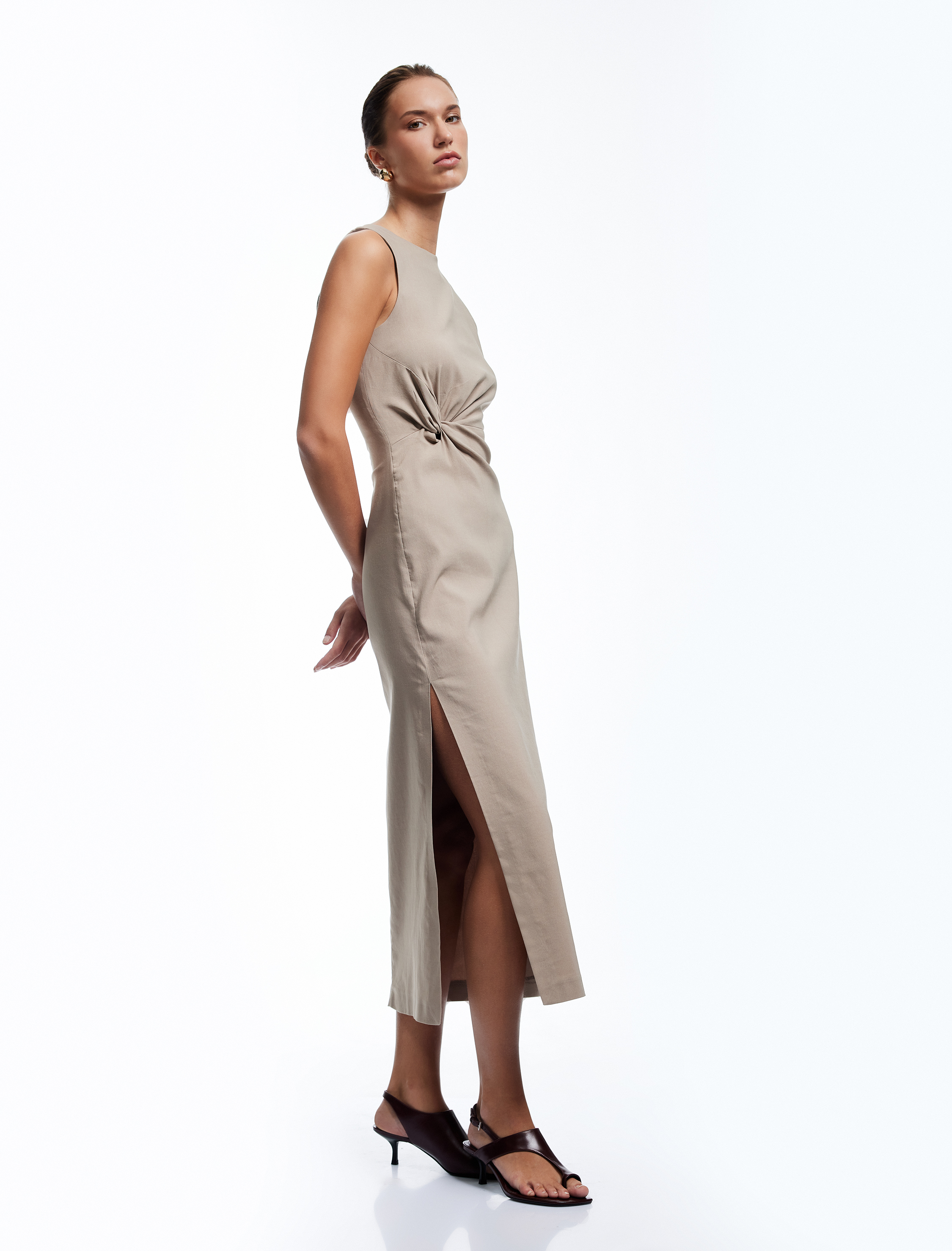   Koton X Sima Tarkan - Drapeli Yırtmaç Detaylı Bisiklet Yaka Kolsuz Uzun Elbise