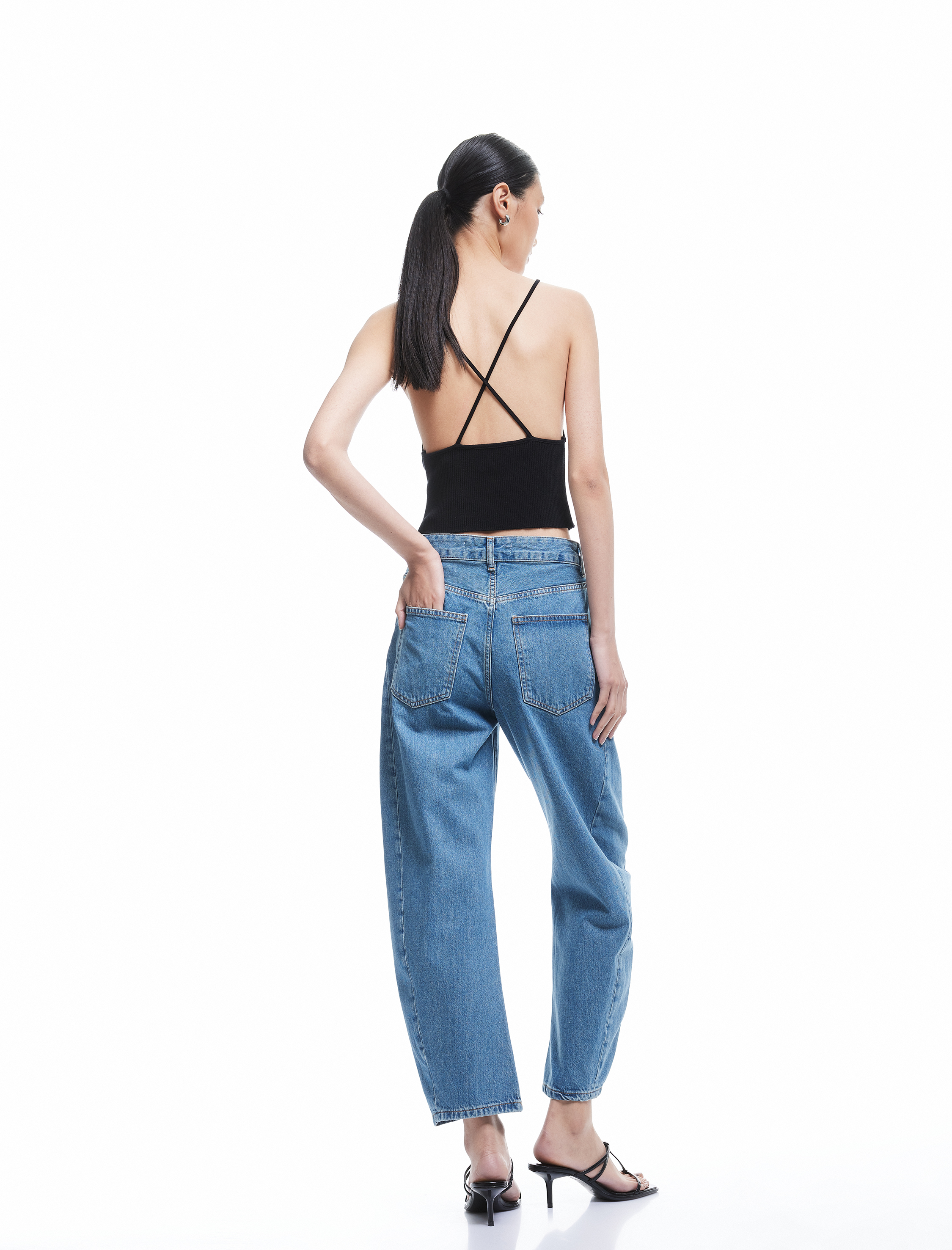   Yüksek Bel Dikiş Detaylı Cepli Düğmeli Barrel Jean Pantolon