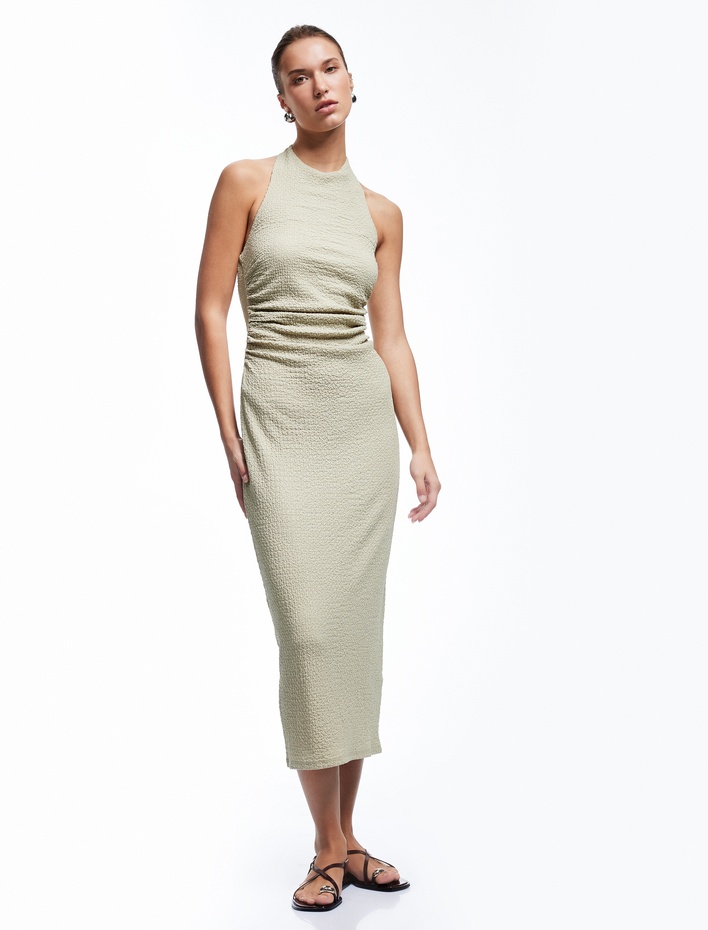 Bürümcük Kumaş Drapeli Dokulu Sırt Dekolteli Halter Yaka Midi Elbise