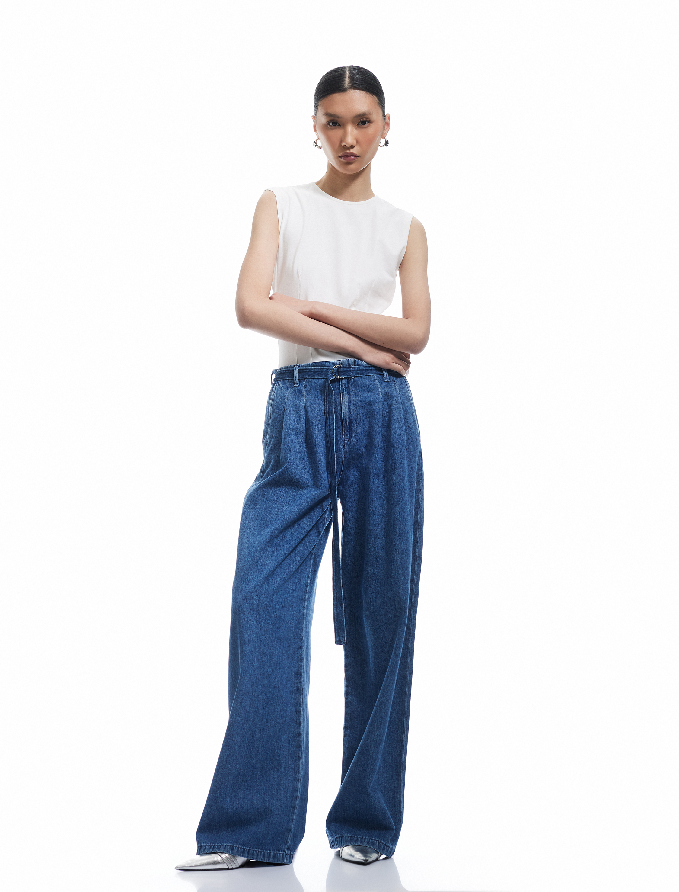   Yüksek Bel Geniş Paça Kemer Detaylı Pileli Jean Pantolon