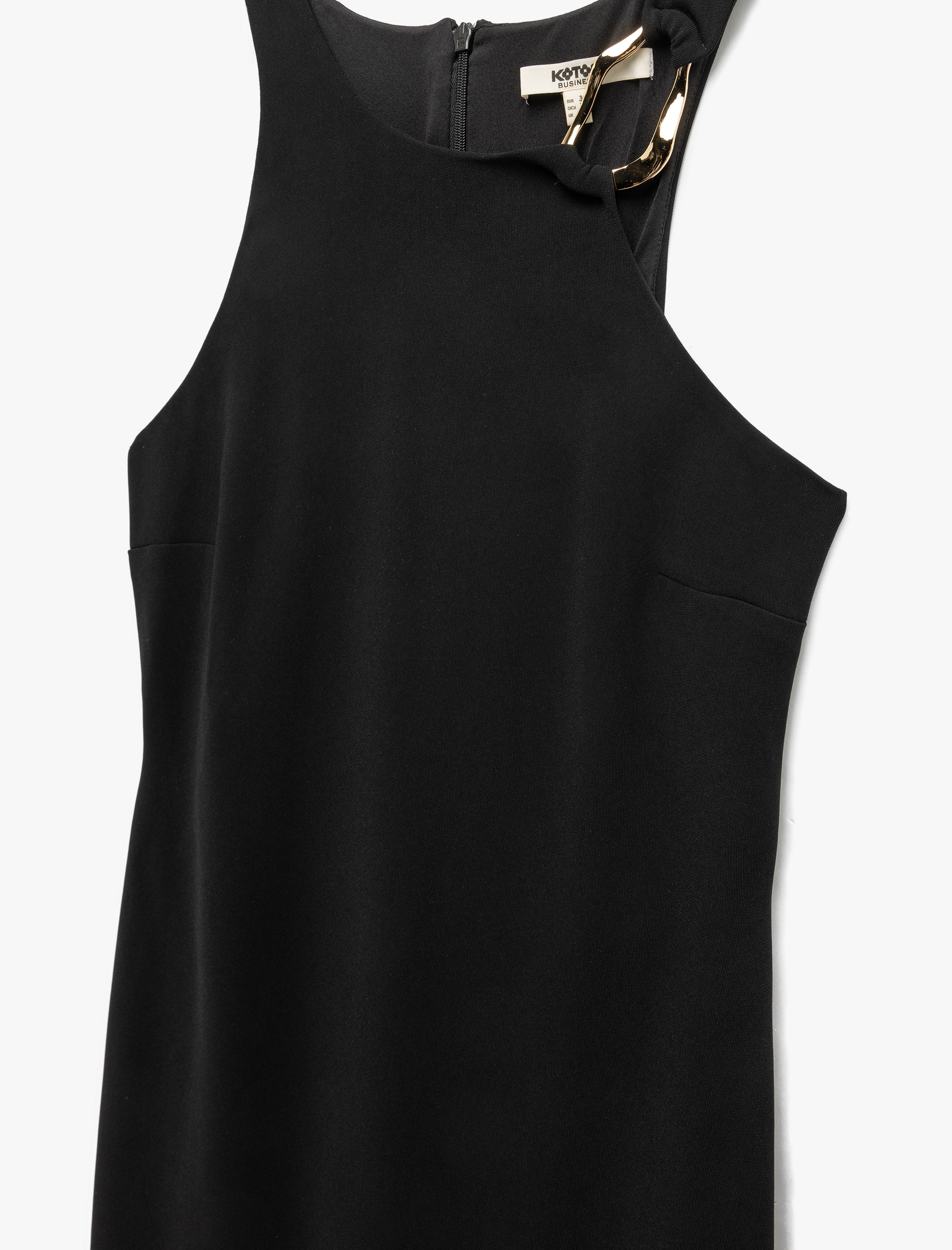   Aksesuar Detaylı Kolsuz Yuvarlak Halter Yaka Krep Kumaş Uzun Elbise