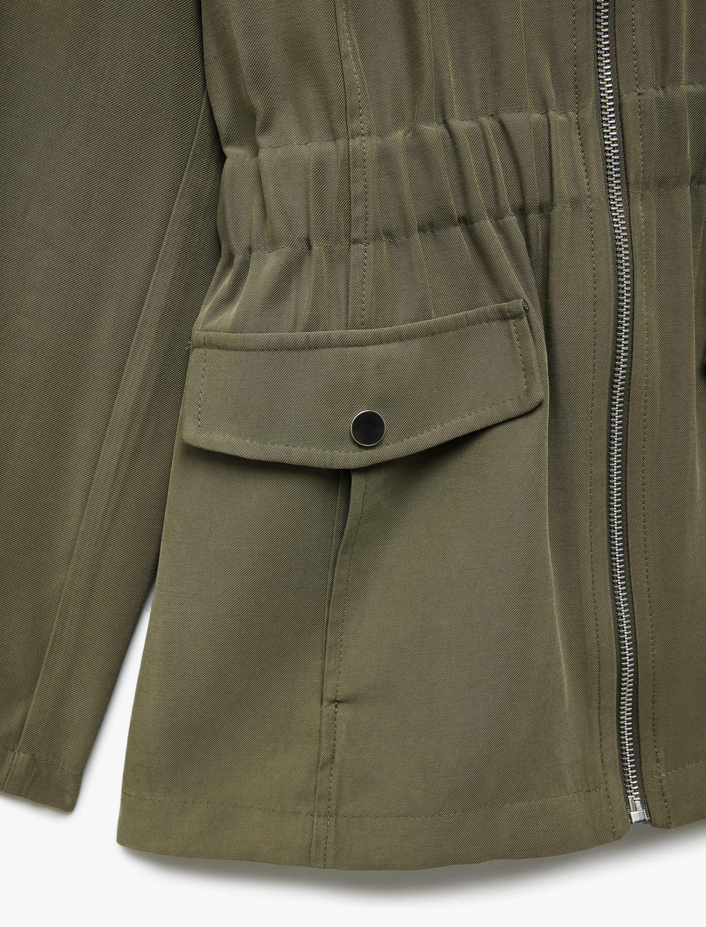 Viskon Uzun Kollu Cepli Fermuarlı Dik Yaka Kısa Trençkot