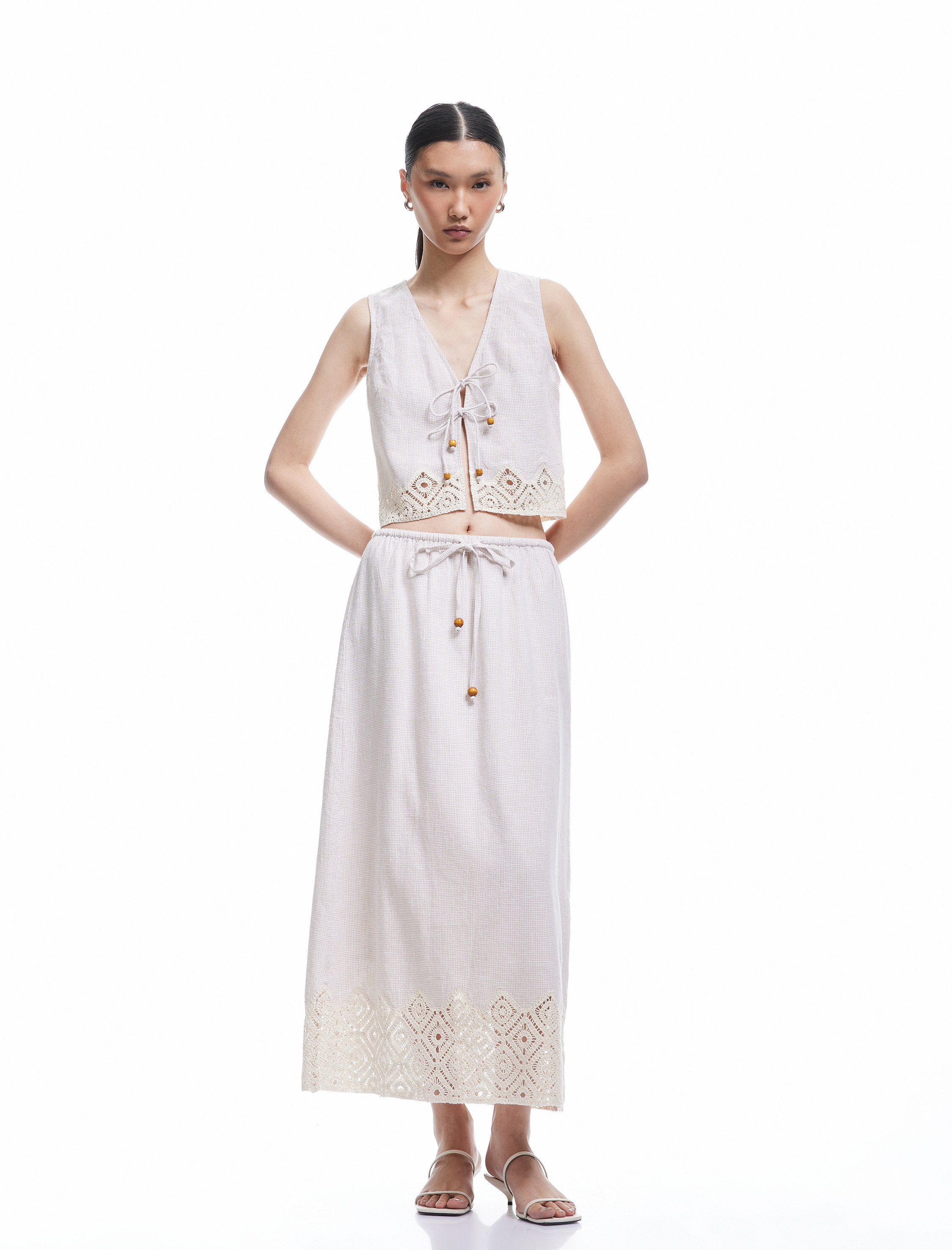   Keten Karışımlı Önden Bağlamalı Kroşe Detaylı Crop Yelek