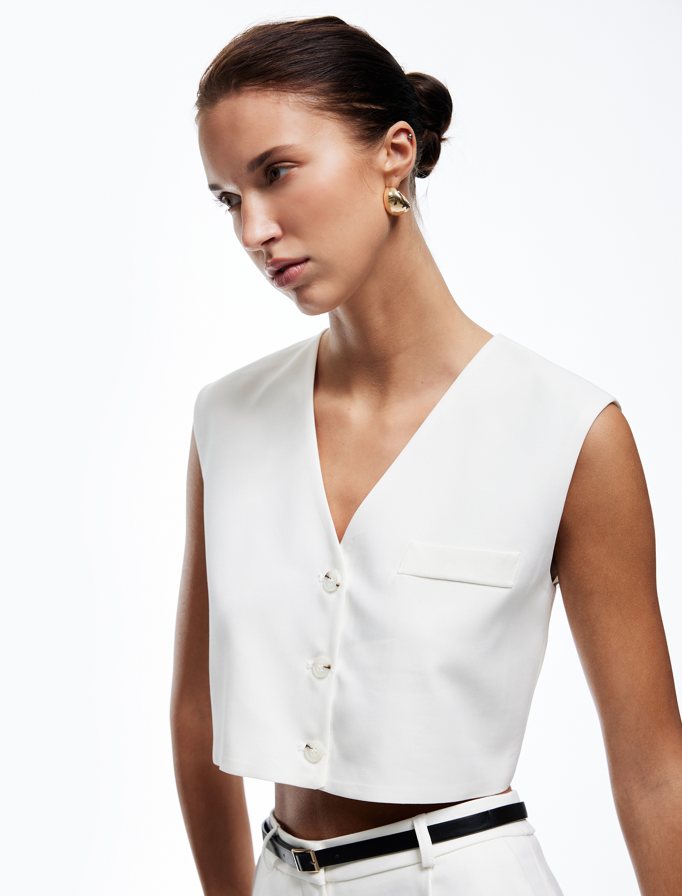   Kolsuz V Yaka Düğmeli Astarlı Modal Kumaş Crop Yelek