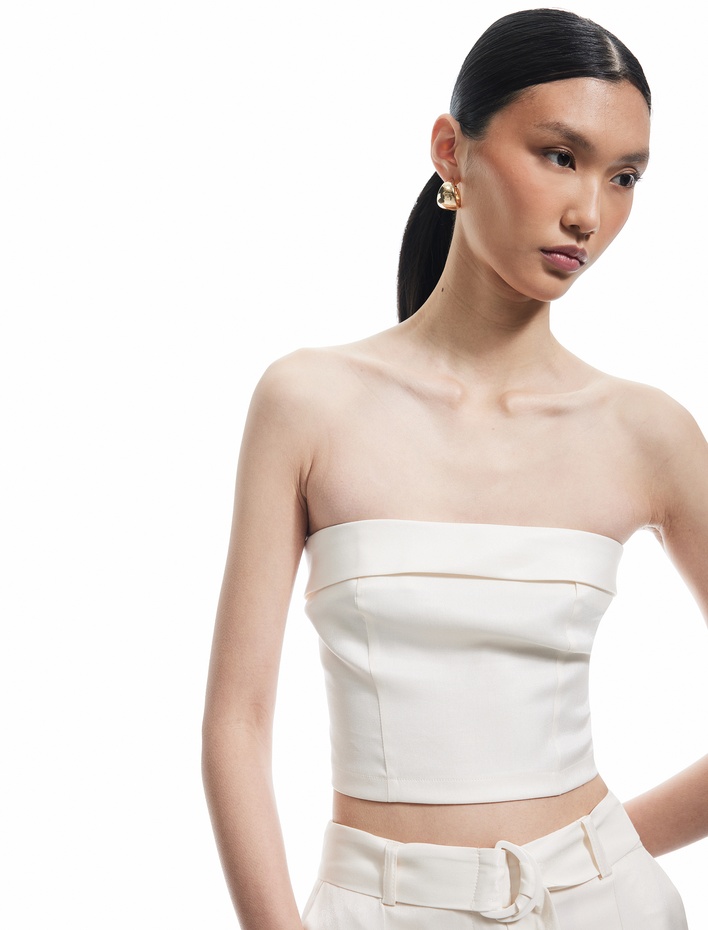  Koton X Sima Tarkan - Kat Detaylı Viskon Straplez Crop Bluz