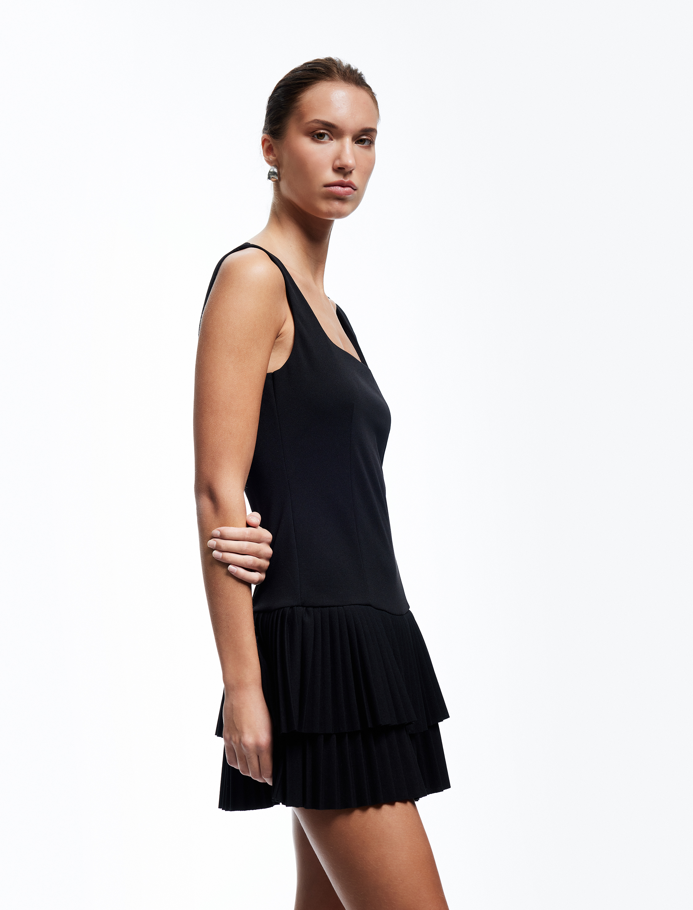   Krep Scuba Kumaş Kare Yaka Kolsuz Pileli Mini Elbise