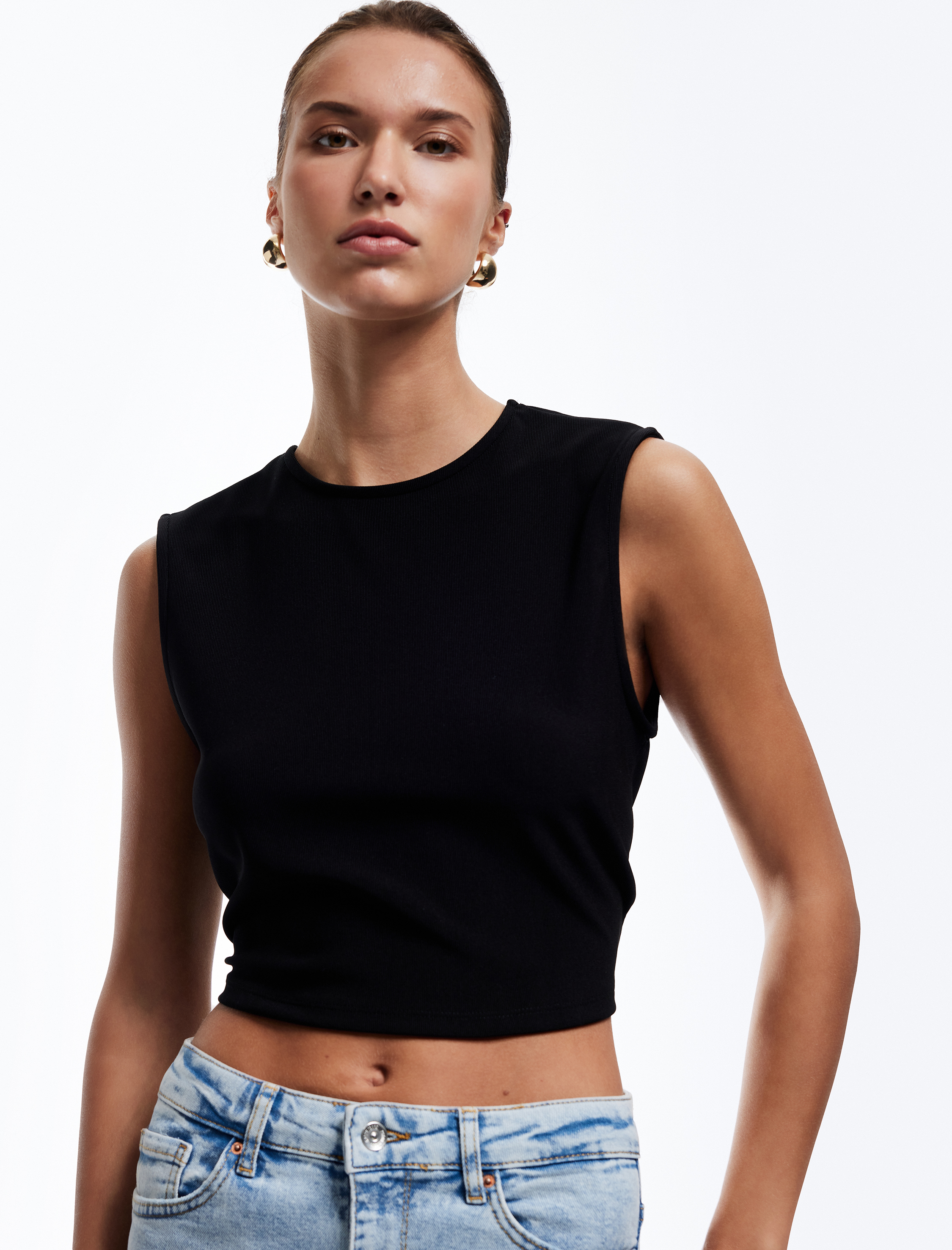  Bisiklet Yaka Slim Fit Metal Aksesuarlı Sırt Dekolteli Crop Bluz