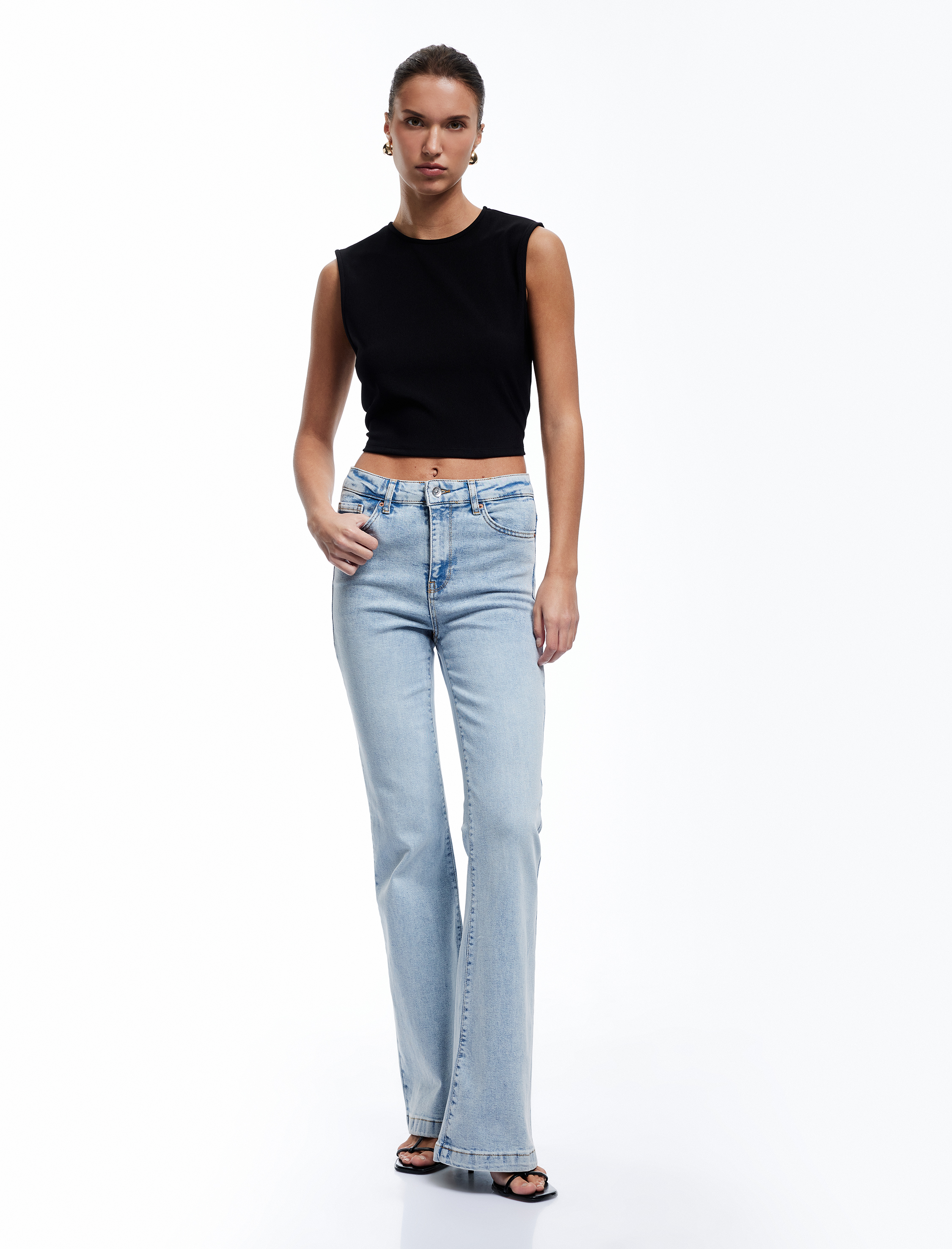   Bisiklet Yaka Slim Fit Metal Aksesuarlı Sırt Dekolteli Crop Bluz