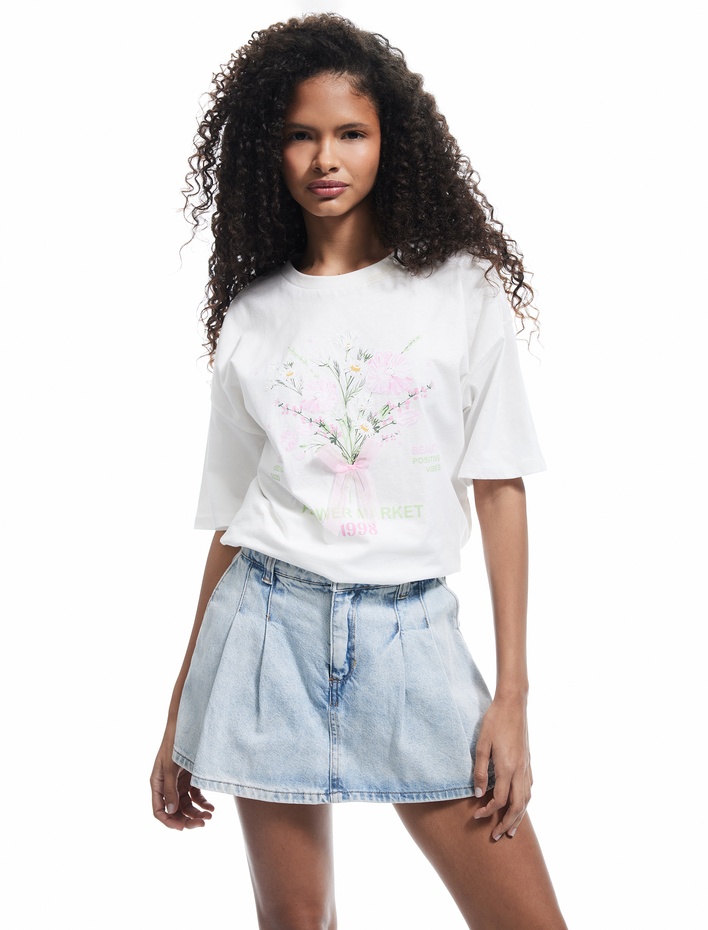  Kısa Kollu Bisiklet Yaka Baskılı Fiyonk Detaylı Oversize Tişört