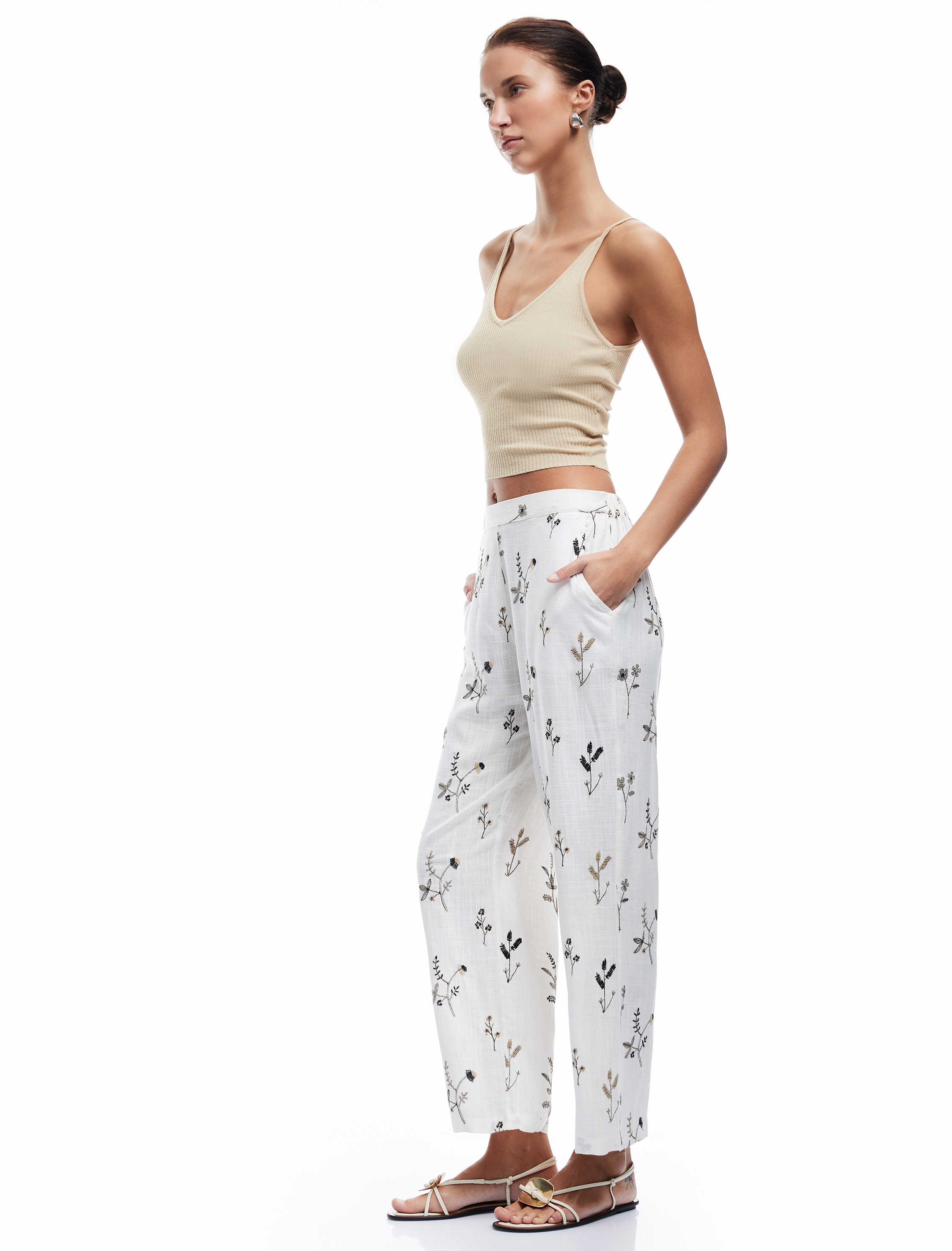   Viskon Kumaş Düz Bol Paça Fistolu Brodeli Çiçekli Pantolon