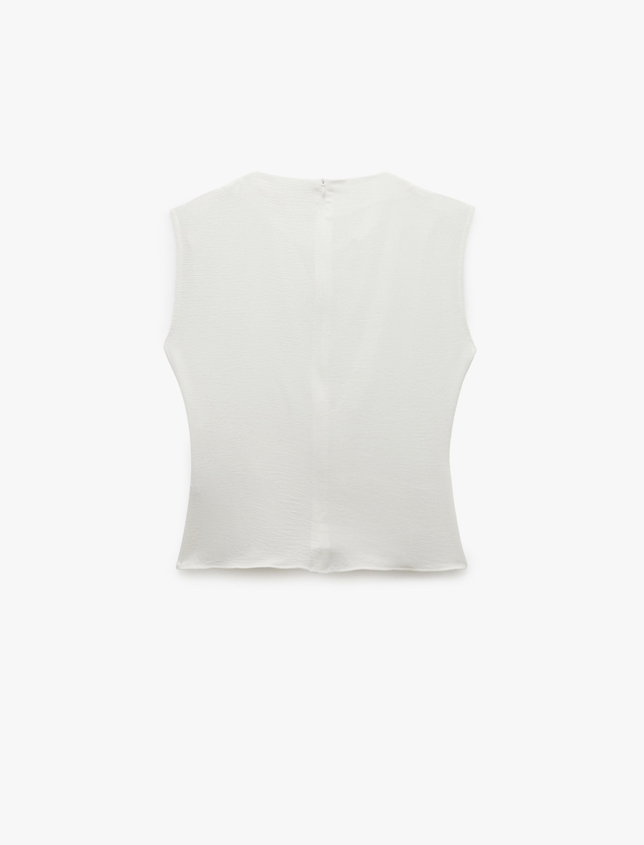   Aksesuar Detaylı Aerobin Kumaş Dökümlü Yaka Kolsuz Bluz