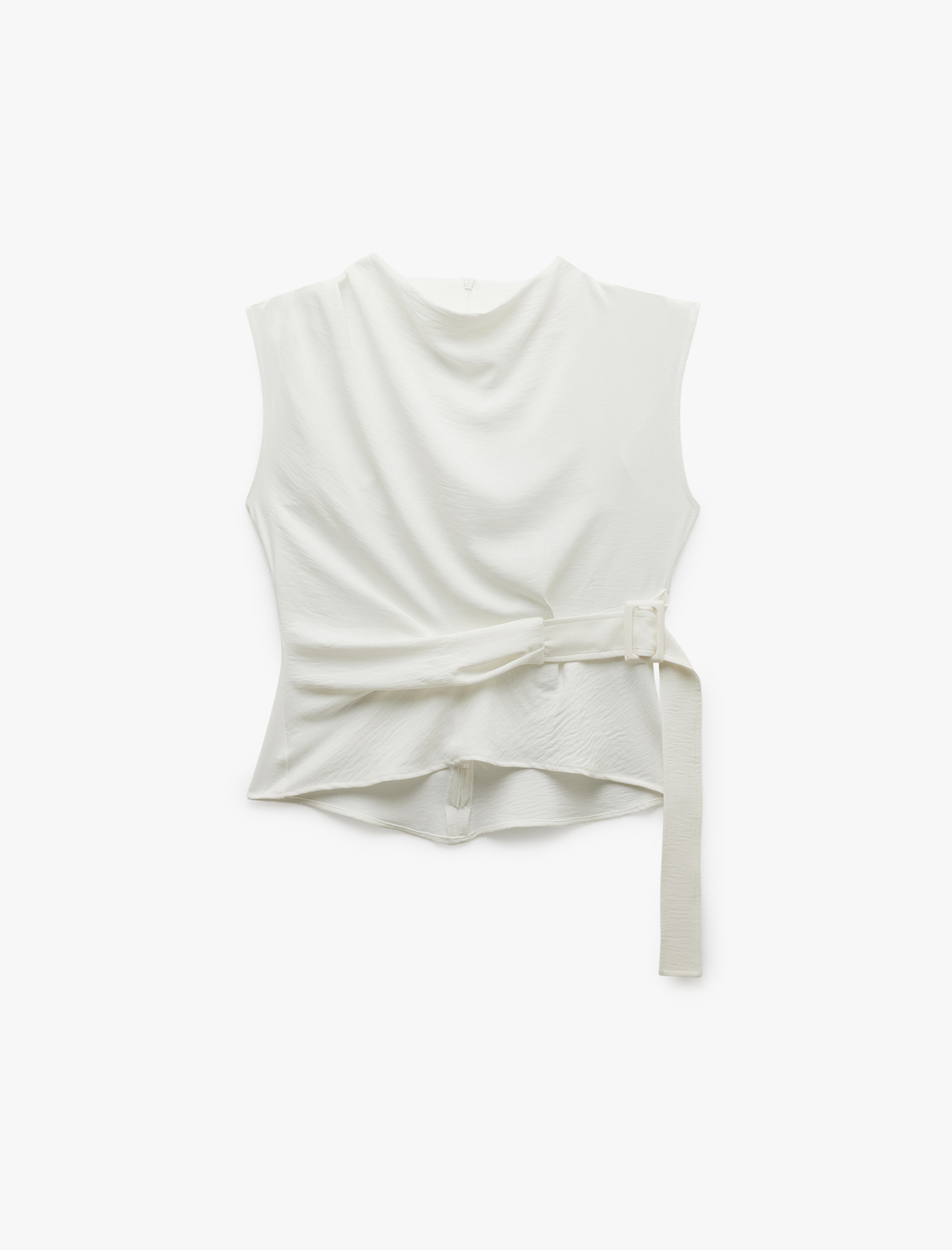   Aksesuar Detaylı Aerobin Kumaş Dökümlü Yaka Kolsuz Bluz