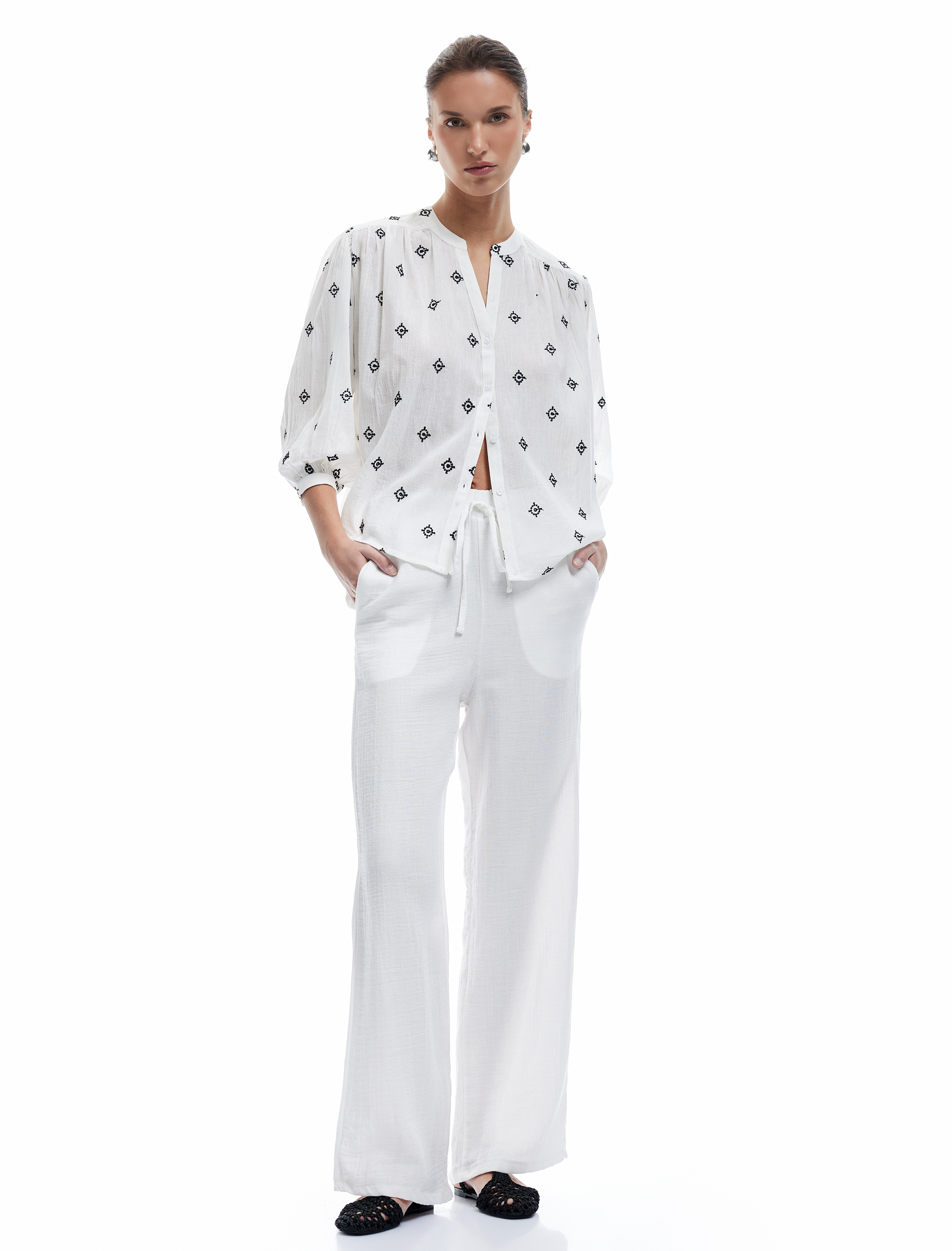   Pamuklu Uzun Balon Kol Nakışlı Hakim Yaka Gömlek