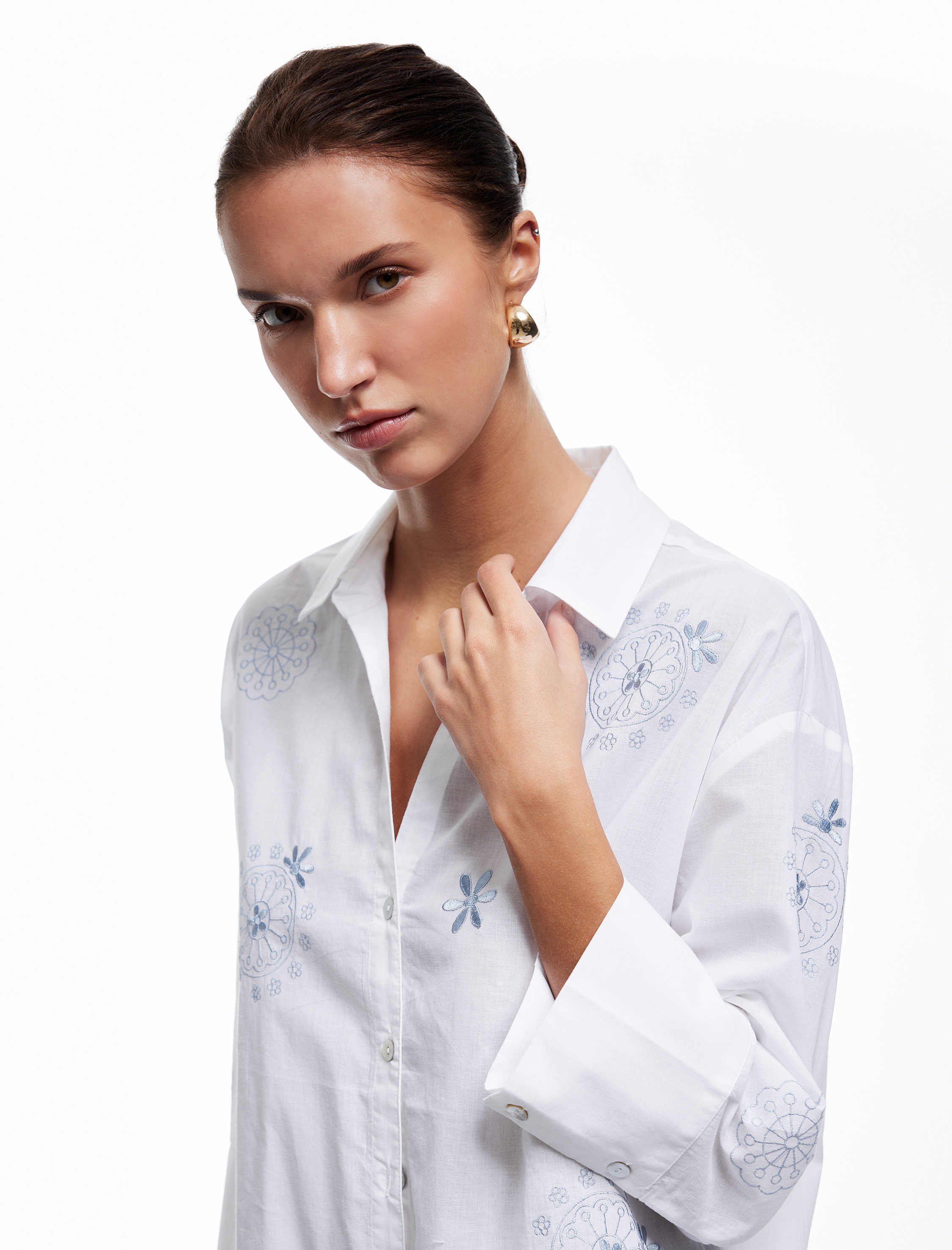   Rahat Kalıp 3/4 Kol Klasik Yaka İşlemeli Etnik Desenli Gömlek