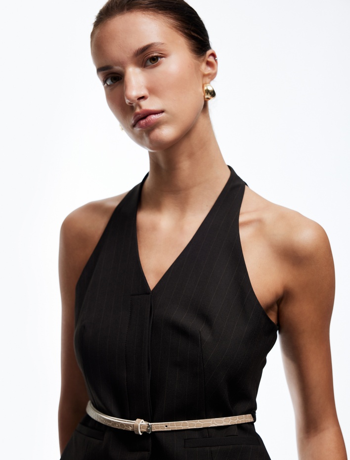  Kolsuz Kemer Detaylı Halter Yaka Yelek