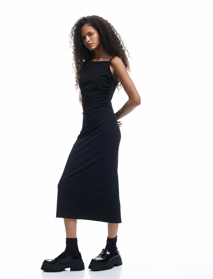  İp Askılı Kare Yaka Drapeli Yırtmaçlı Midi Elbise