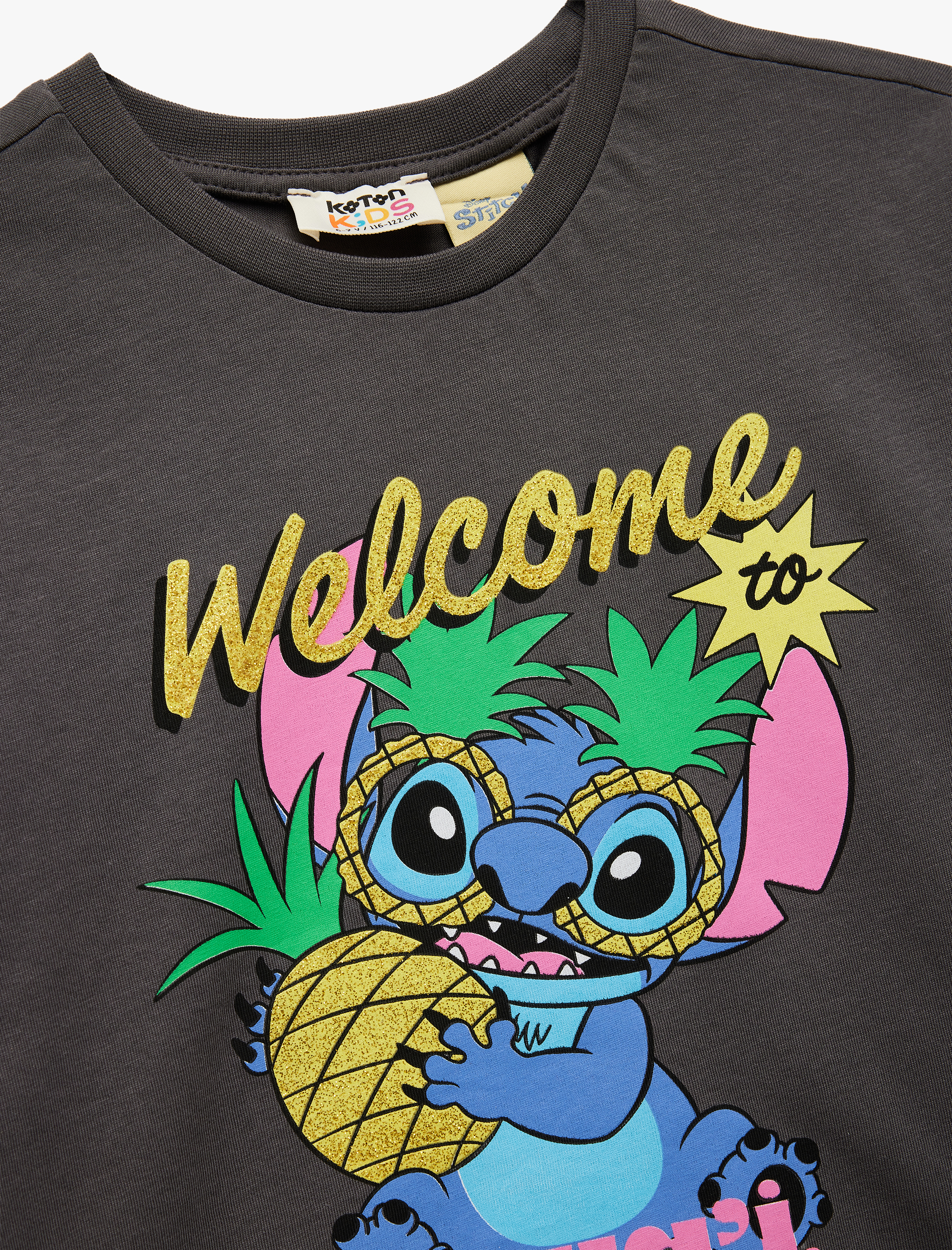  Kız Çocuk Pamuklu Bisiklet Yaka Kısa Kollu Lisanslı Simli Stitch Baskılı Tişört