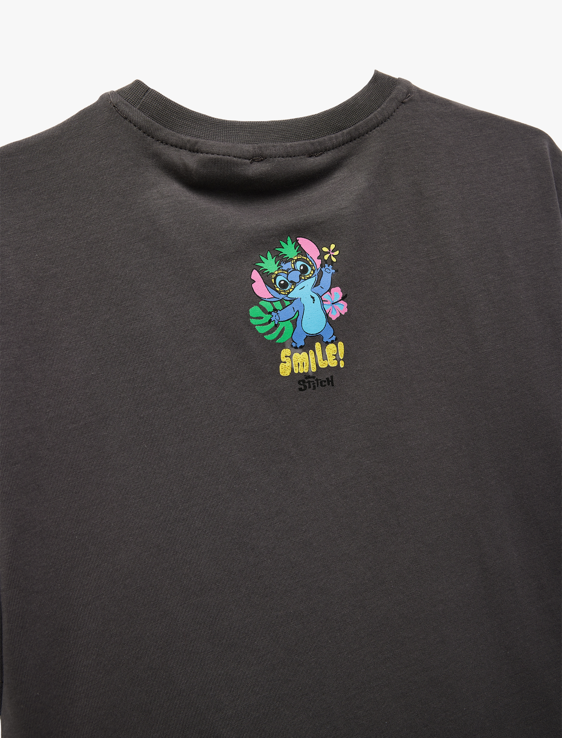  Kız Çocuk Pamuklu Bisiklet Yaka Kısa Kollu Lisanslı Simli Stitch Baskılı Tişört