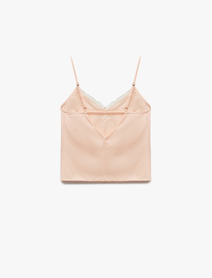  Dantel Detaylı V Yaka Saten İnce Askılı Pijama Üst