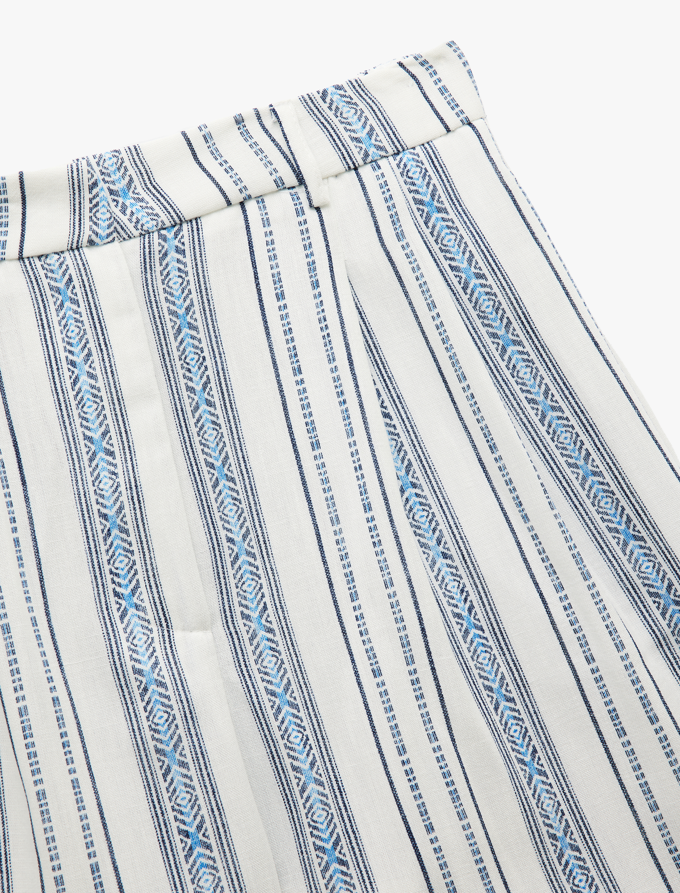   Pile Detaylı Desenli Mini Şort