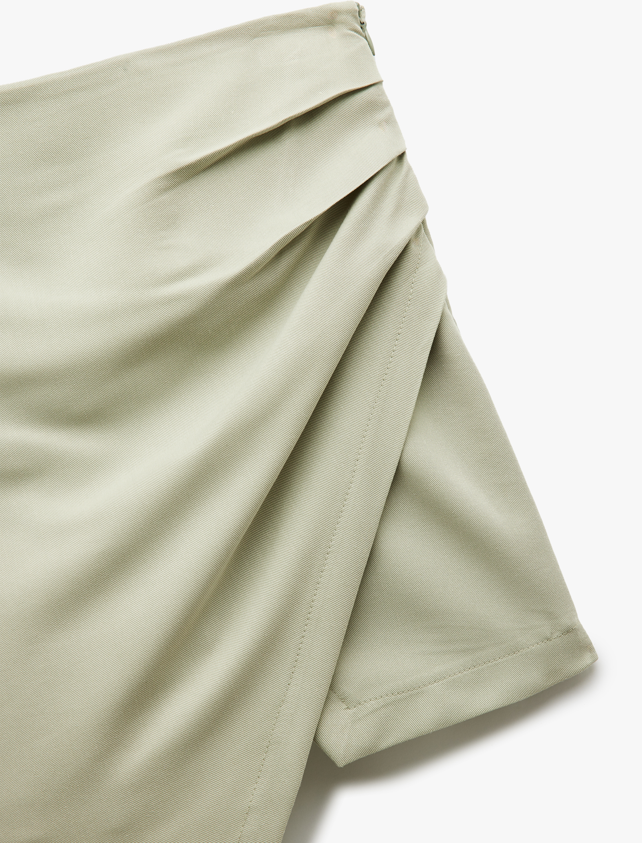   Modal Kumaş Drape Detaylı Kruvaze Mini Şort Etek