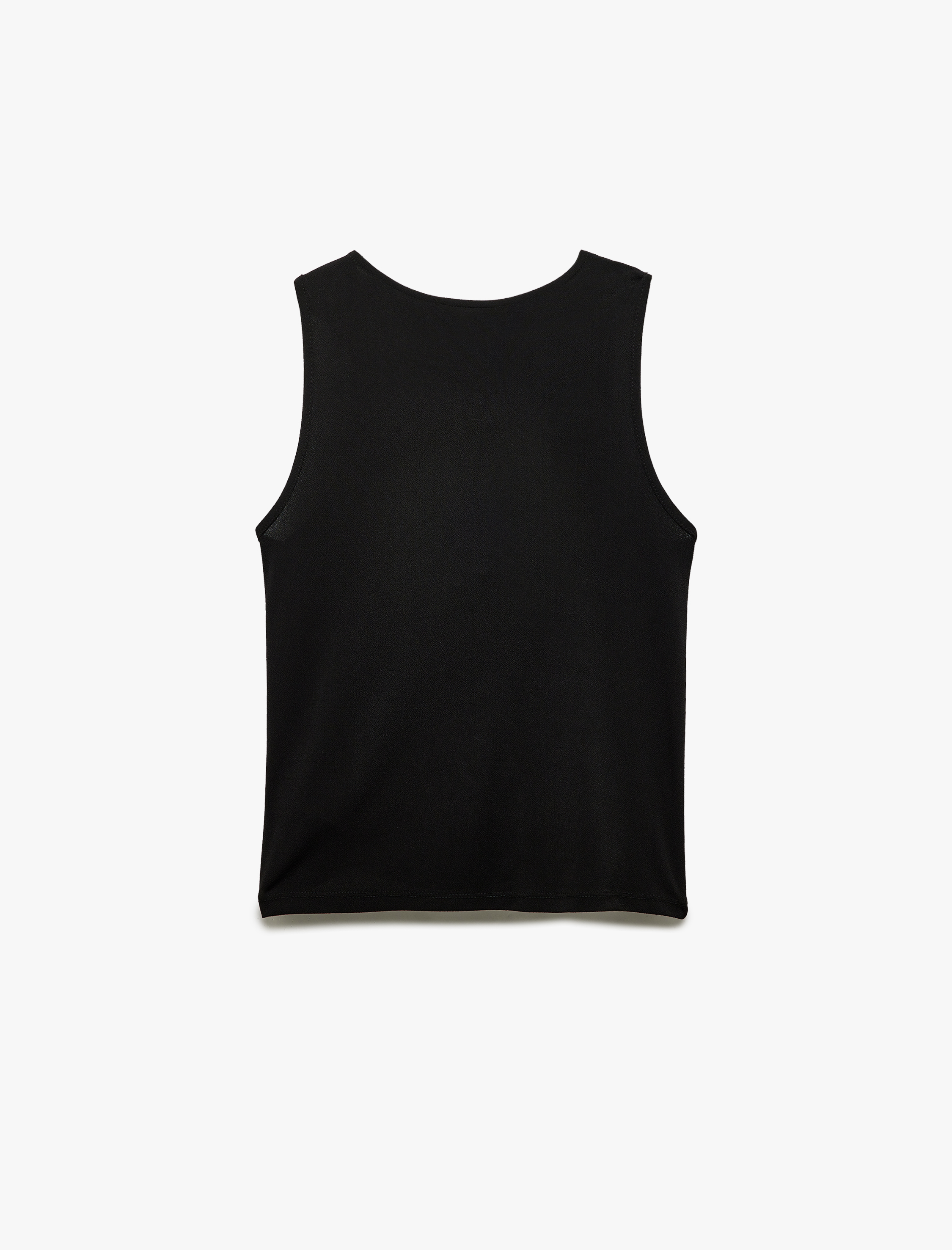   Krep Scuba Kumaş Metal Aksesuar Detaylı Kolsuz Degaje Yaka Bluz