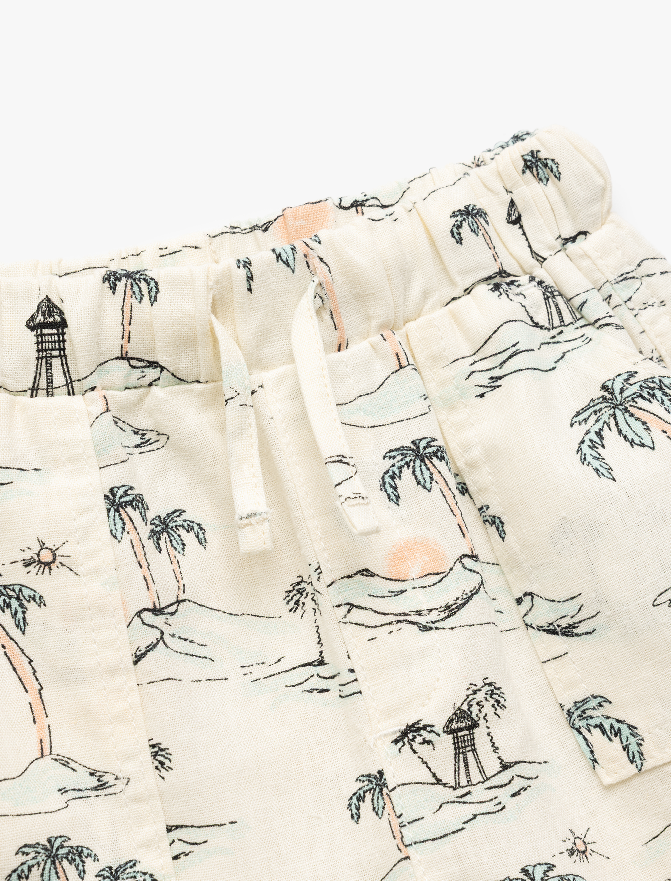  Erkek Bebek Beli Bağcıklı Viskon ve Keten Karışımlı Palmiye Desenli Şort