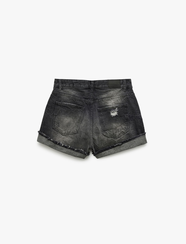 Pamuklu Rahat Kalıp Katlı Paça Yırtık Denim Şort_4
