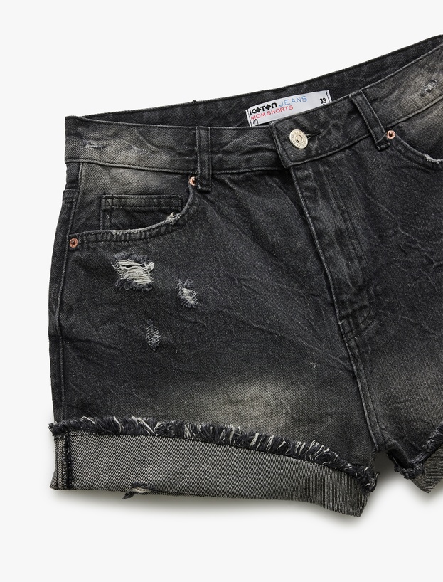 Pamuklu Rahat Kalıp Katlı Paça Yırtık Denim Şort_5