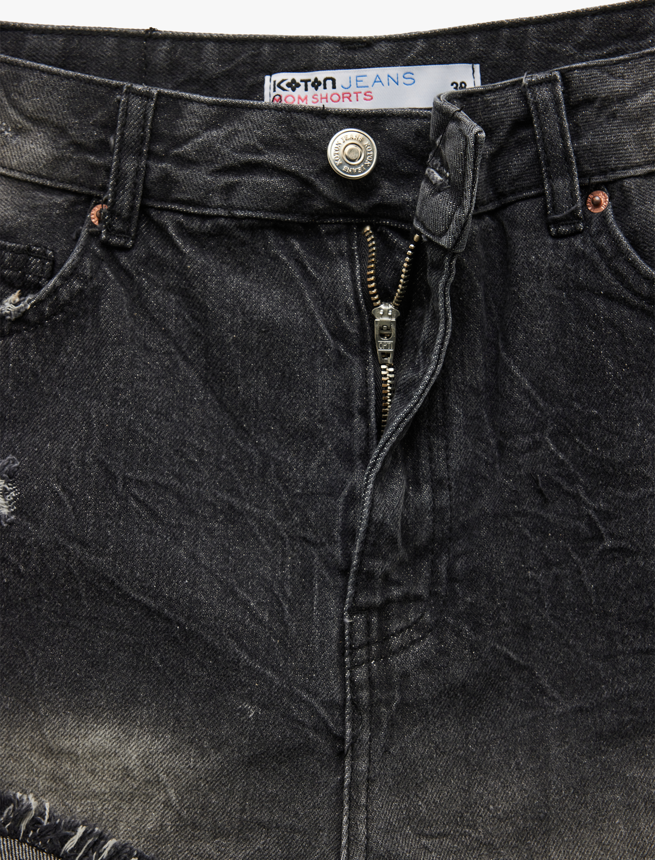   Pamuklu Rahat Kalıp Katlı Paça Yırtık Denim Şort