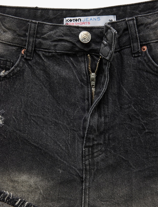 Pamuklu Rahat Kalıp Katlı Paça Yırtık Denim Şort_7