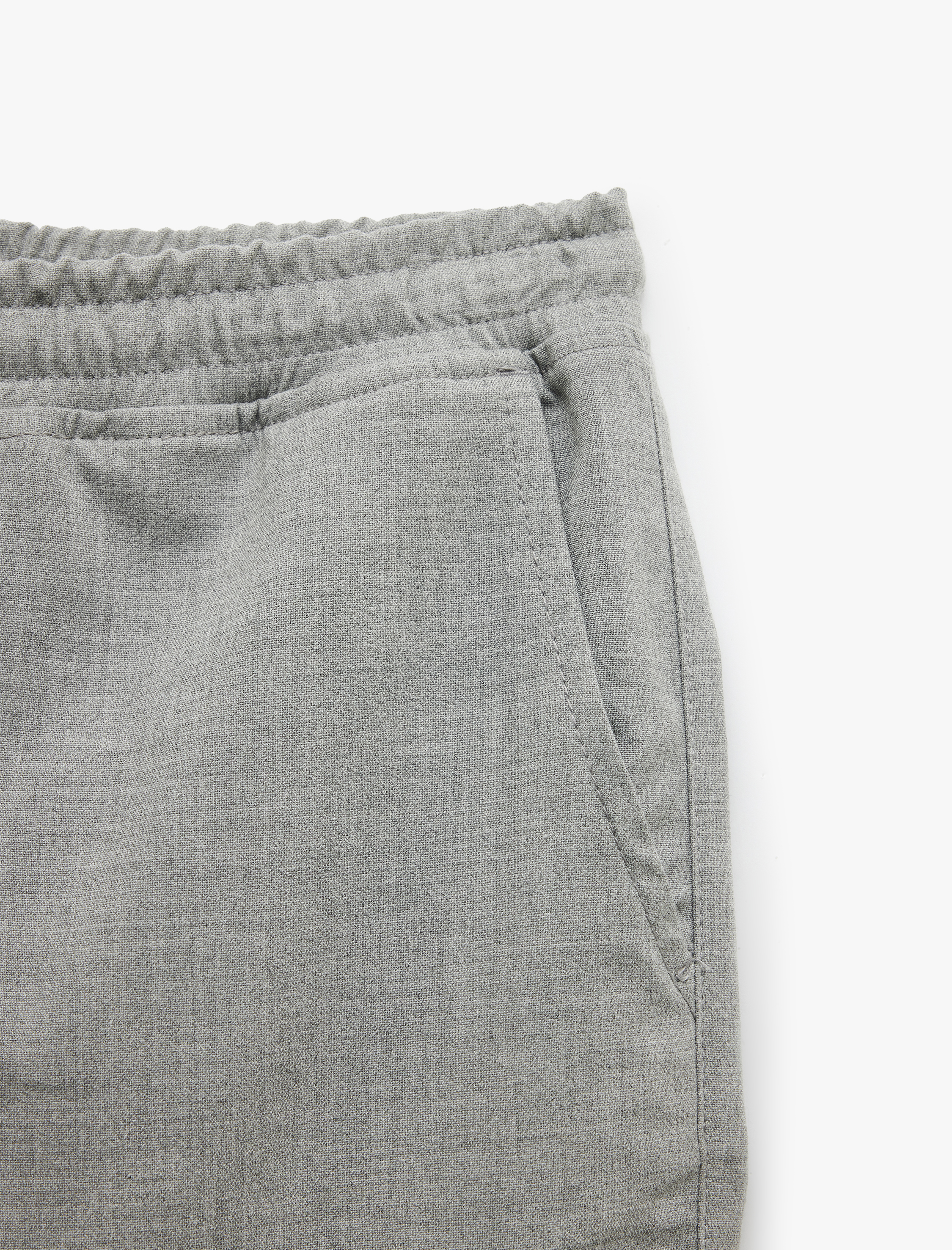   Viskon Karışımlı Cep Detaylı Bermuda Slim Fit Beli Bağcıklı Şort