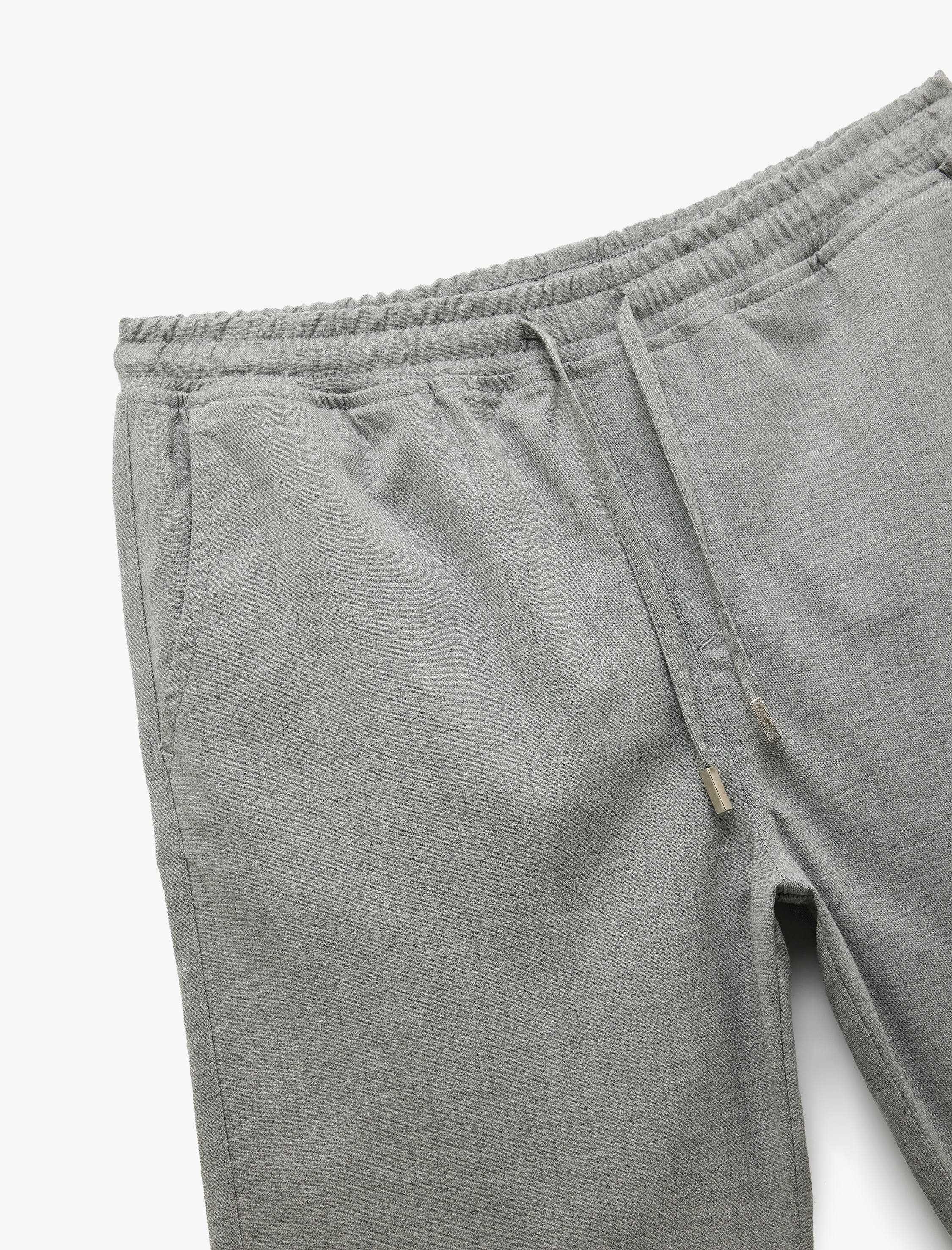   Viskon Karışımlı Cep Detaylı Bermuda Slim Fit Beli Bağcıklı Şort