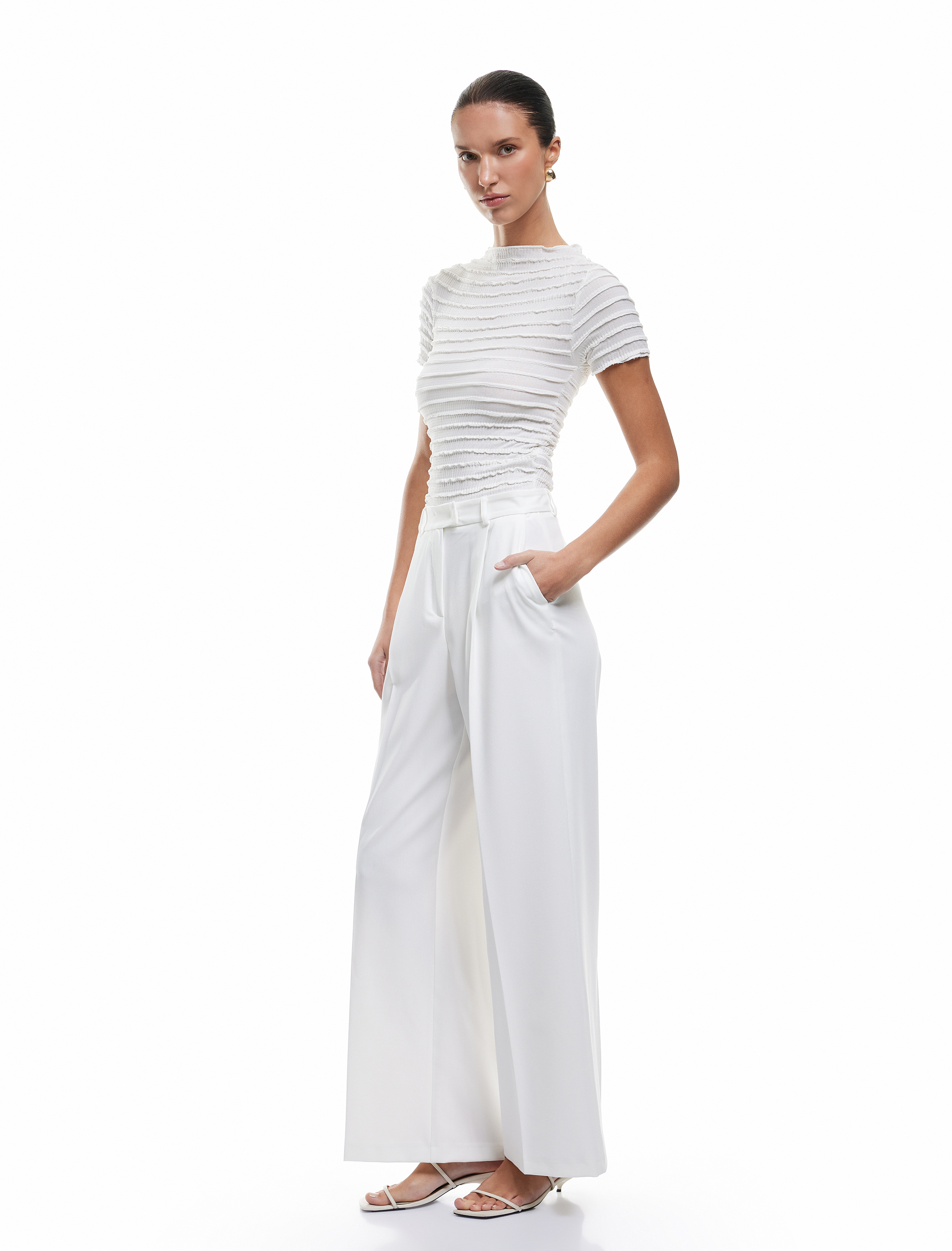   Bürümcük Kumaş Dokulu Hafif Dik Yaka Kısa Kollu Tişört