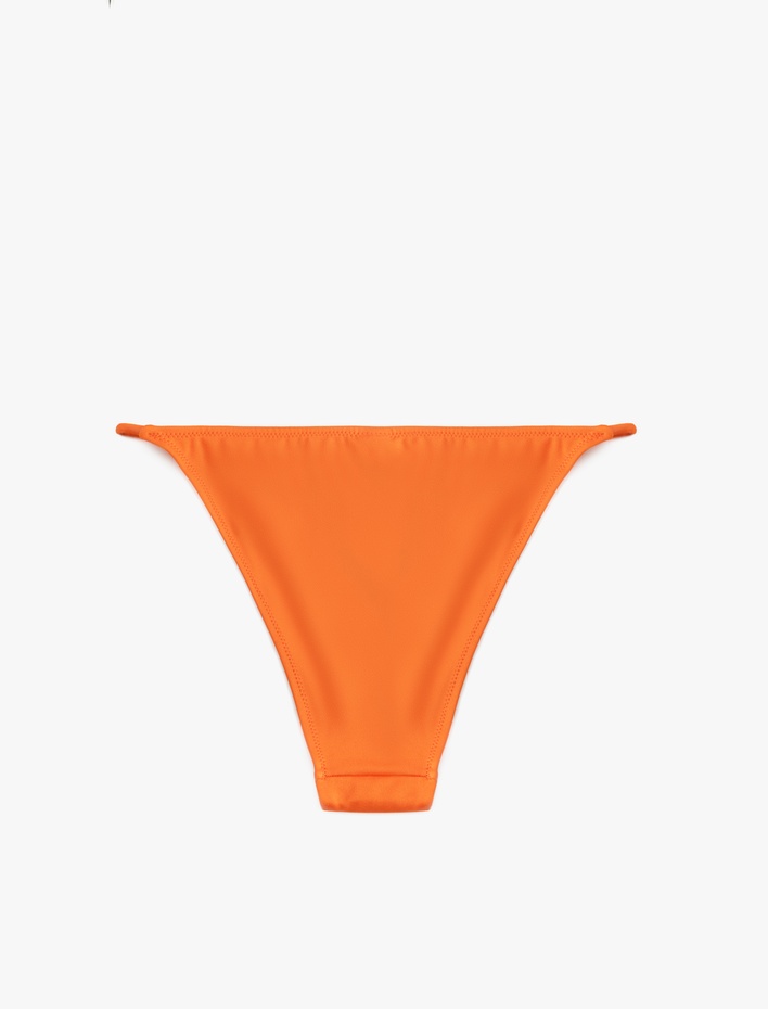  Aksesuar Detaylı Parlak İpli Bikini Altı