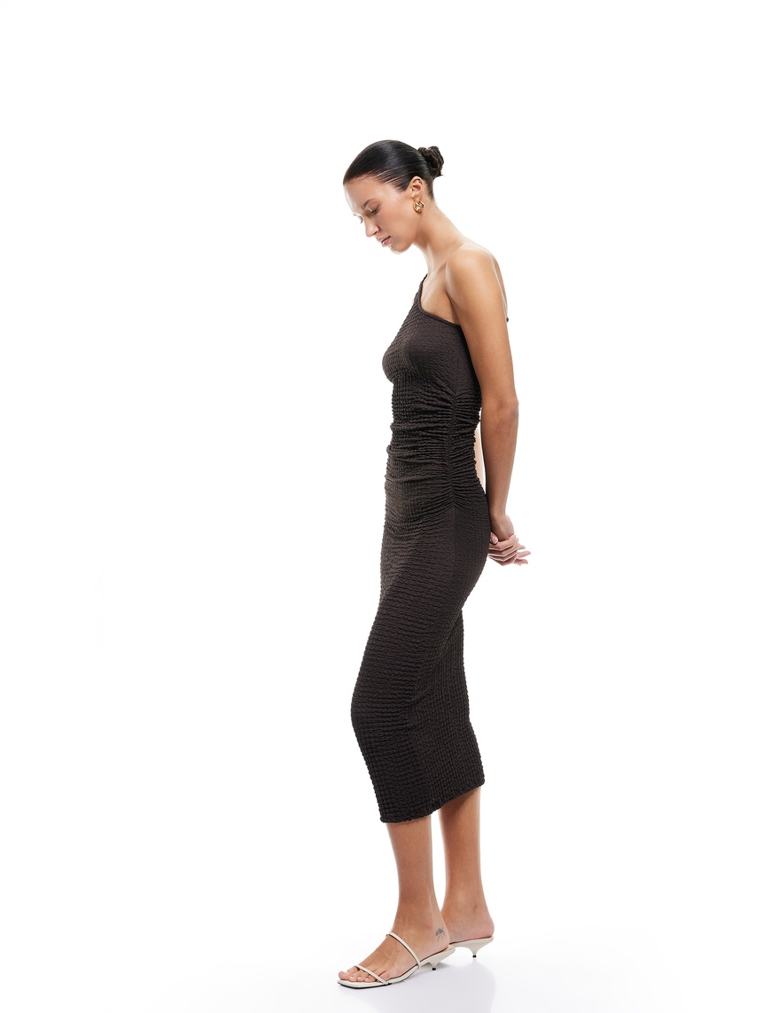  Bürümcük Kumaş Slim Fit Drapeli Midi Tek Omuz Kalem Elbise