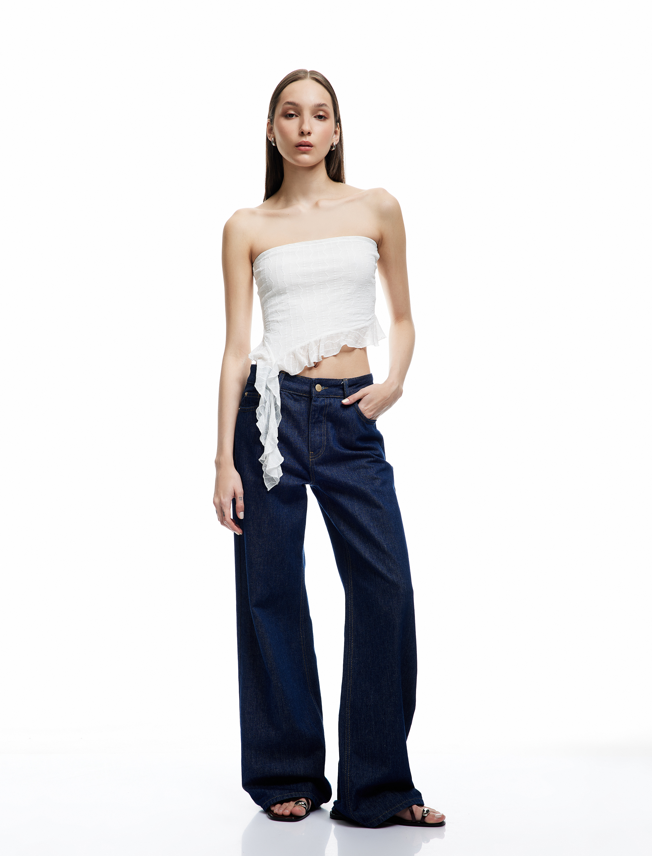   Fırfır Detaylı Asimetrik Dantelli Straplez Crop Bluz