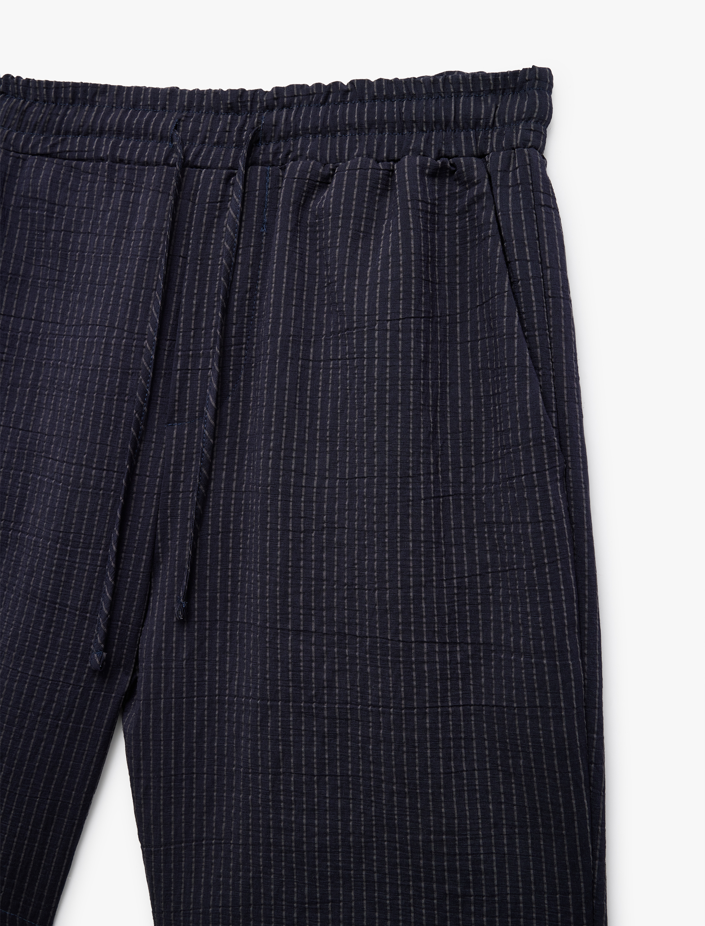 Beli Bağcıklı Cepli Viskon Karışımlı Çizgili Şort