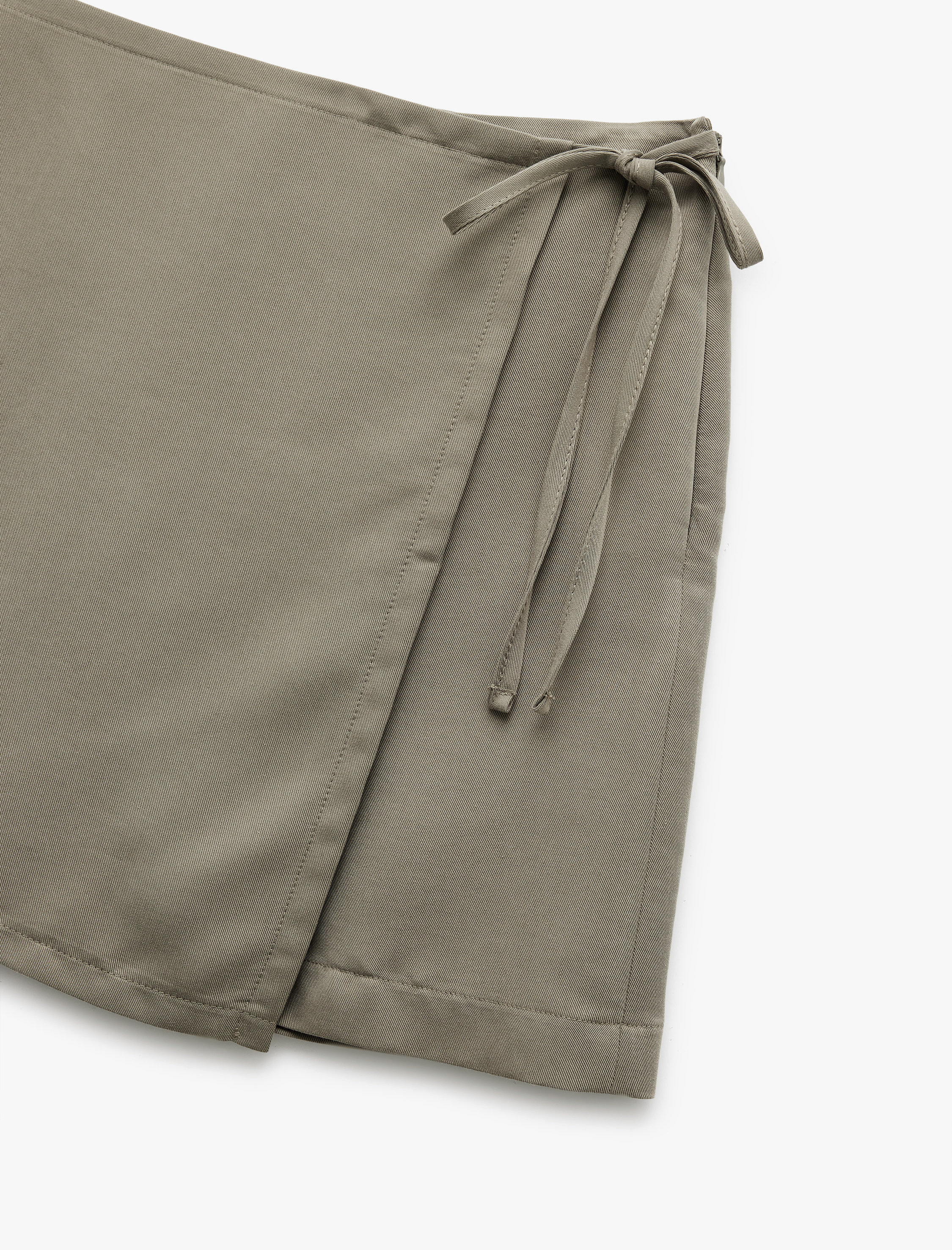   Bağlama Detaylı Modal Kruvaze Şort Etek