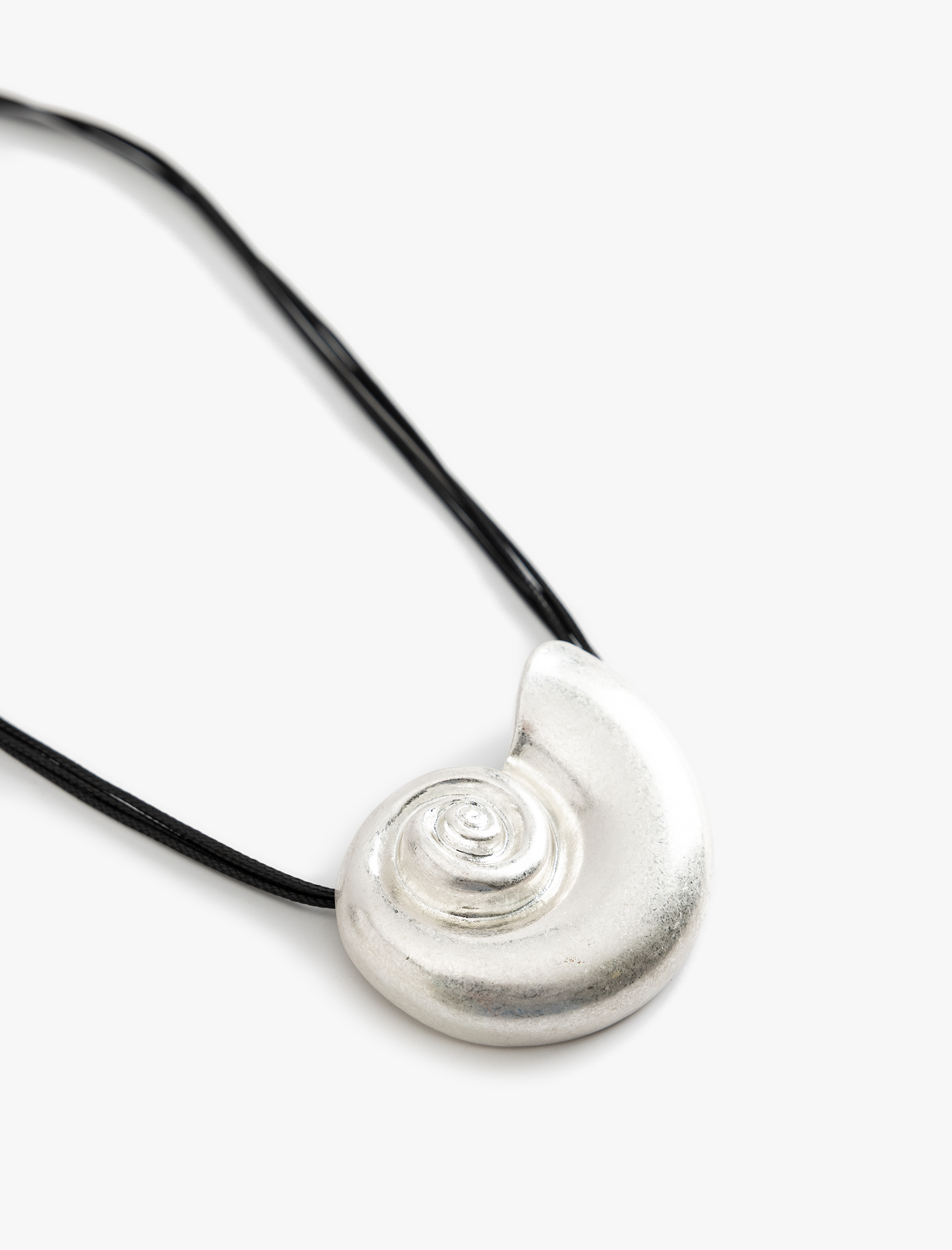  Kadın Deniz Kabuğu Detaylı Kolye