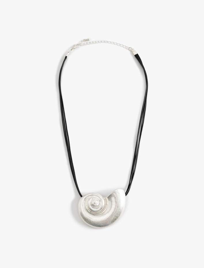 Kadın Deniz Kabuğu Detaylı Kolye