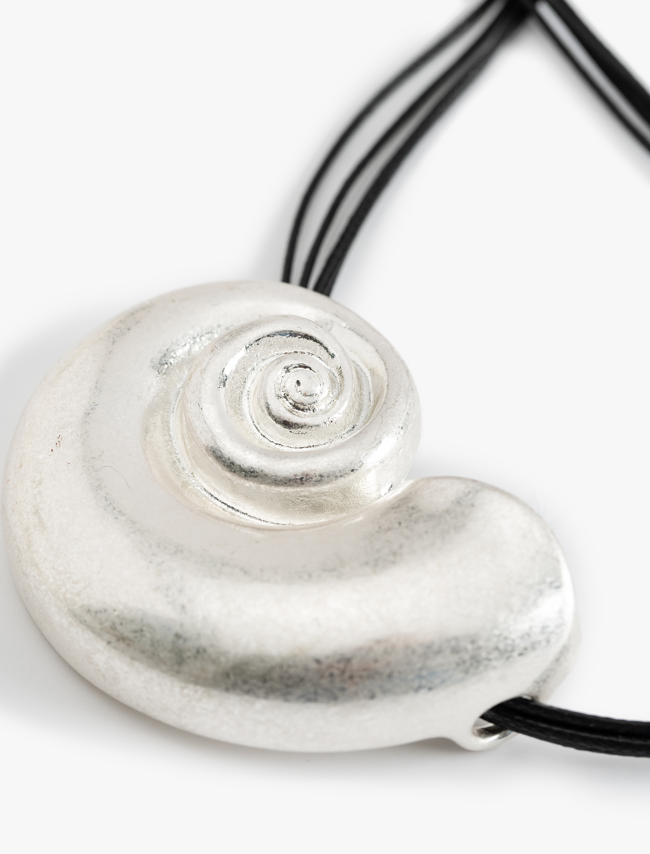  Kadın Deniz Kabuğu Detaylı Kolye