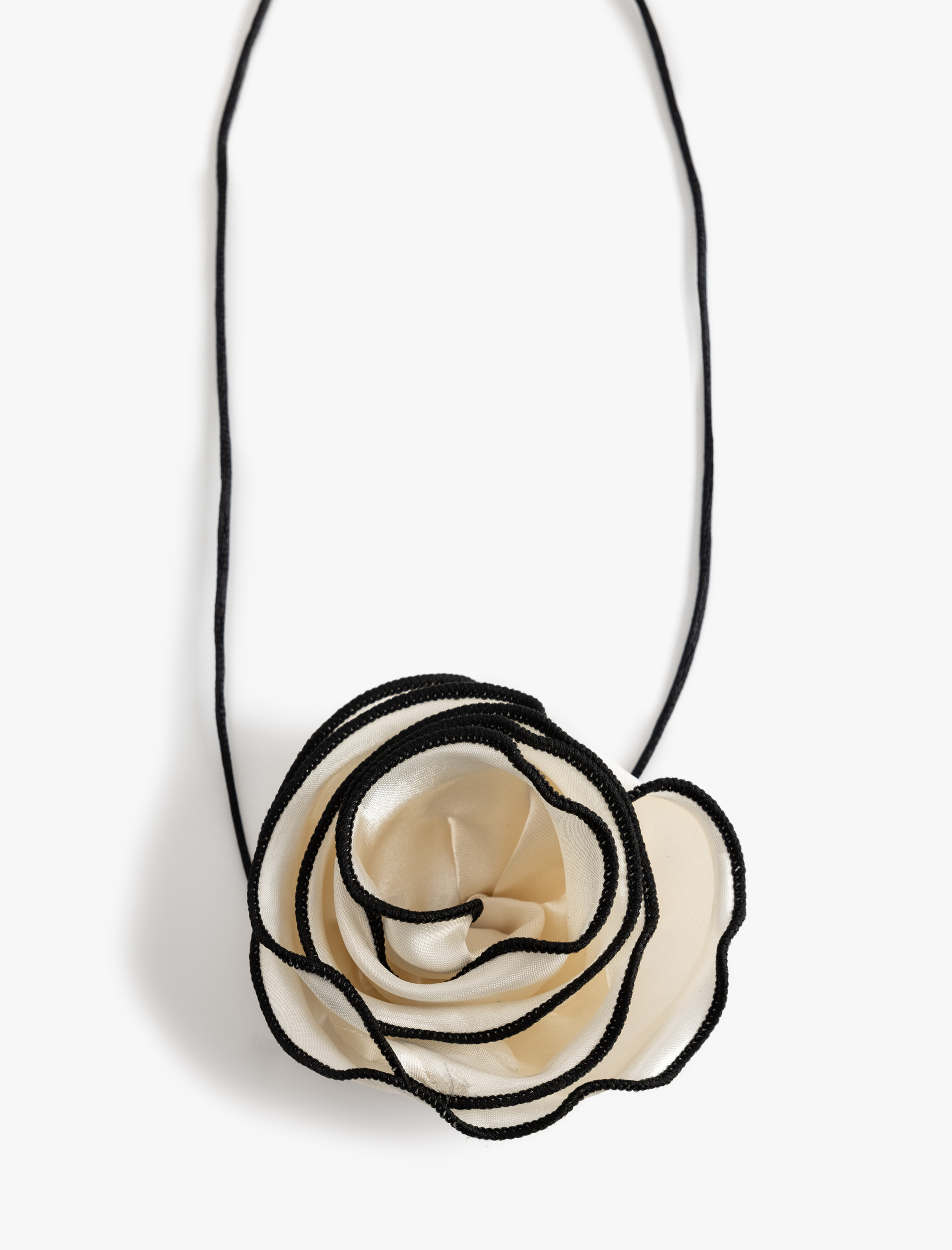  Kadın Çiçek Detaylı Choker Kolye