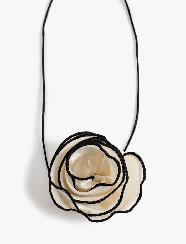 Kadın Çiçek Detaylı Choker Kolye