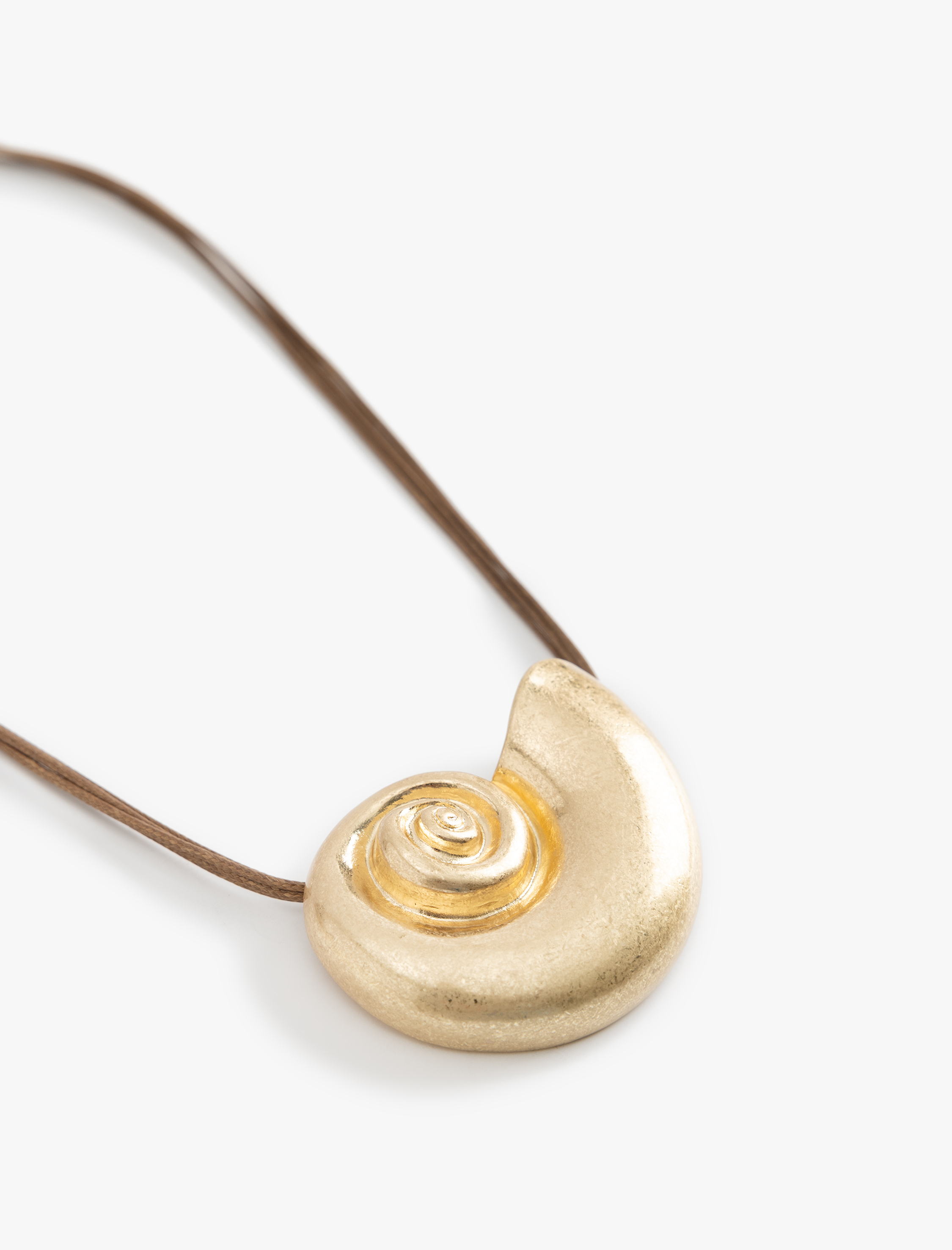  Kadın Deniz Kabuğu Detaylı Kolye