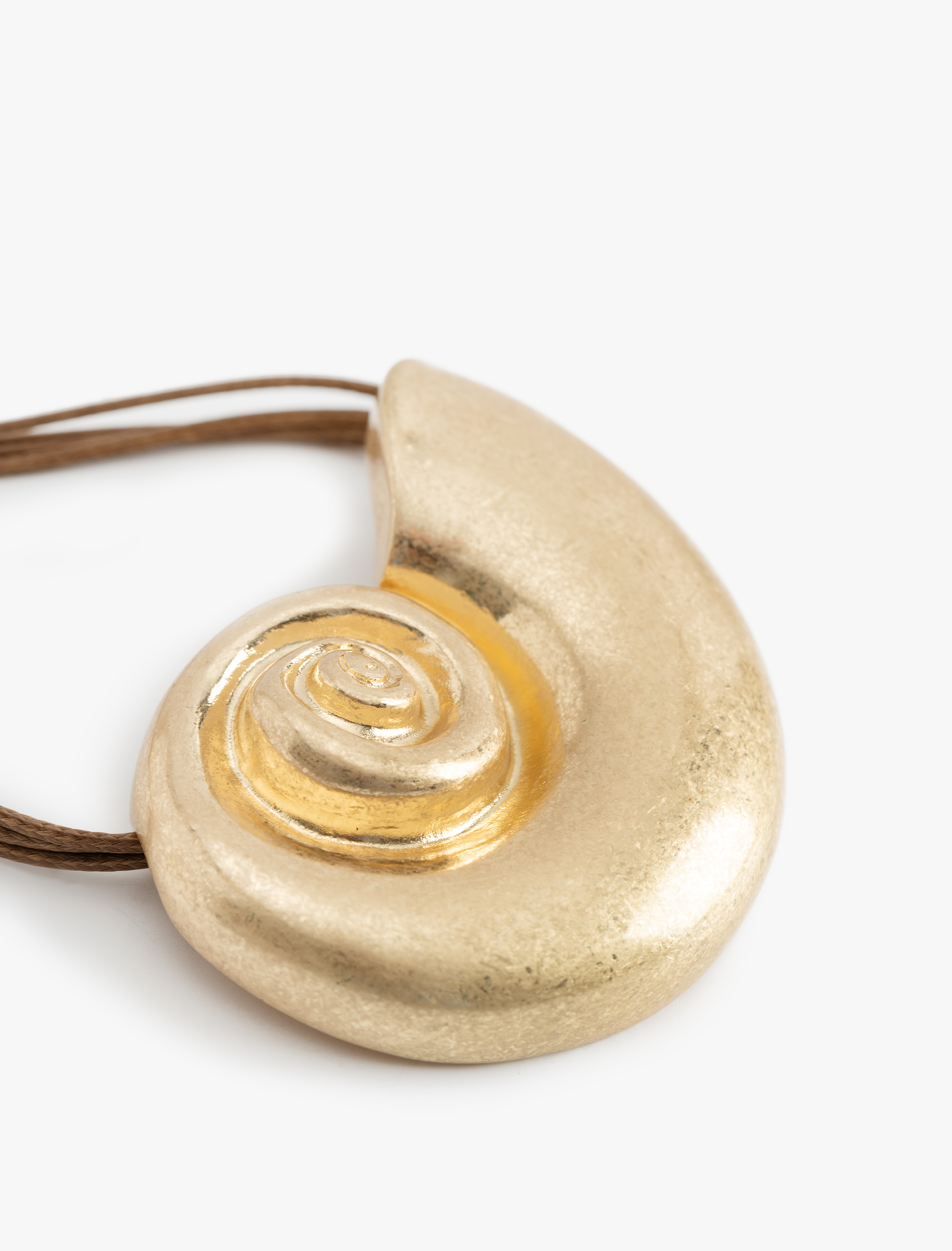  Kadın Deniz Kabuğu Detaylı Kolye